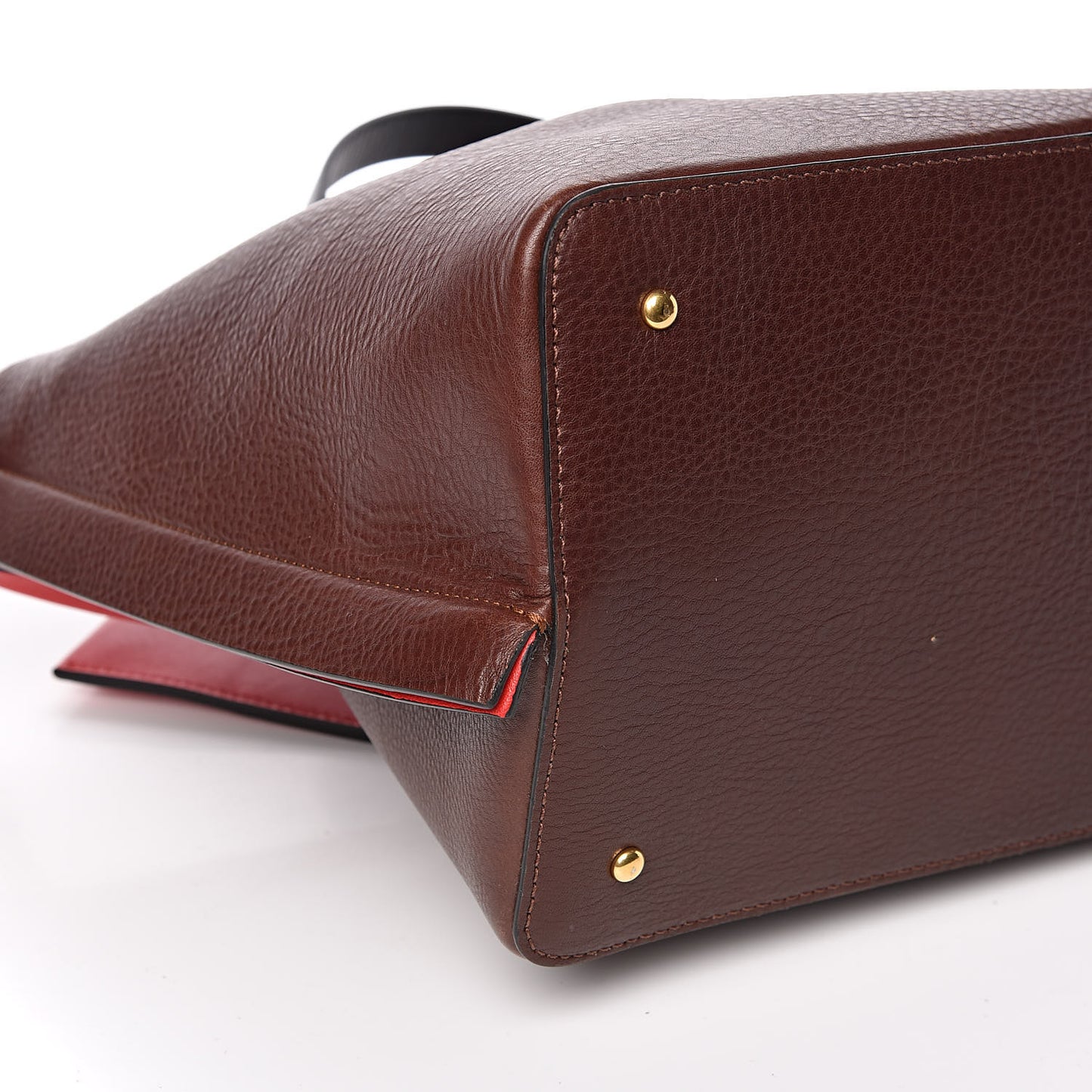 Grainy Calfskin Medium VLogo Escape Shopper Rubin