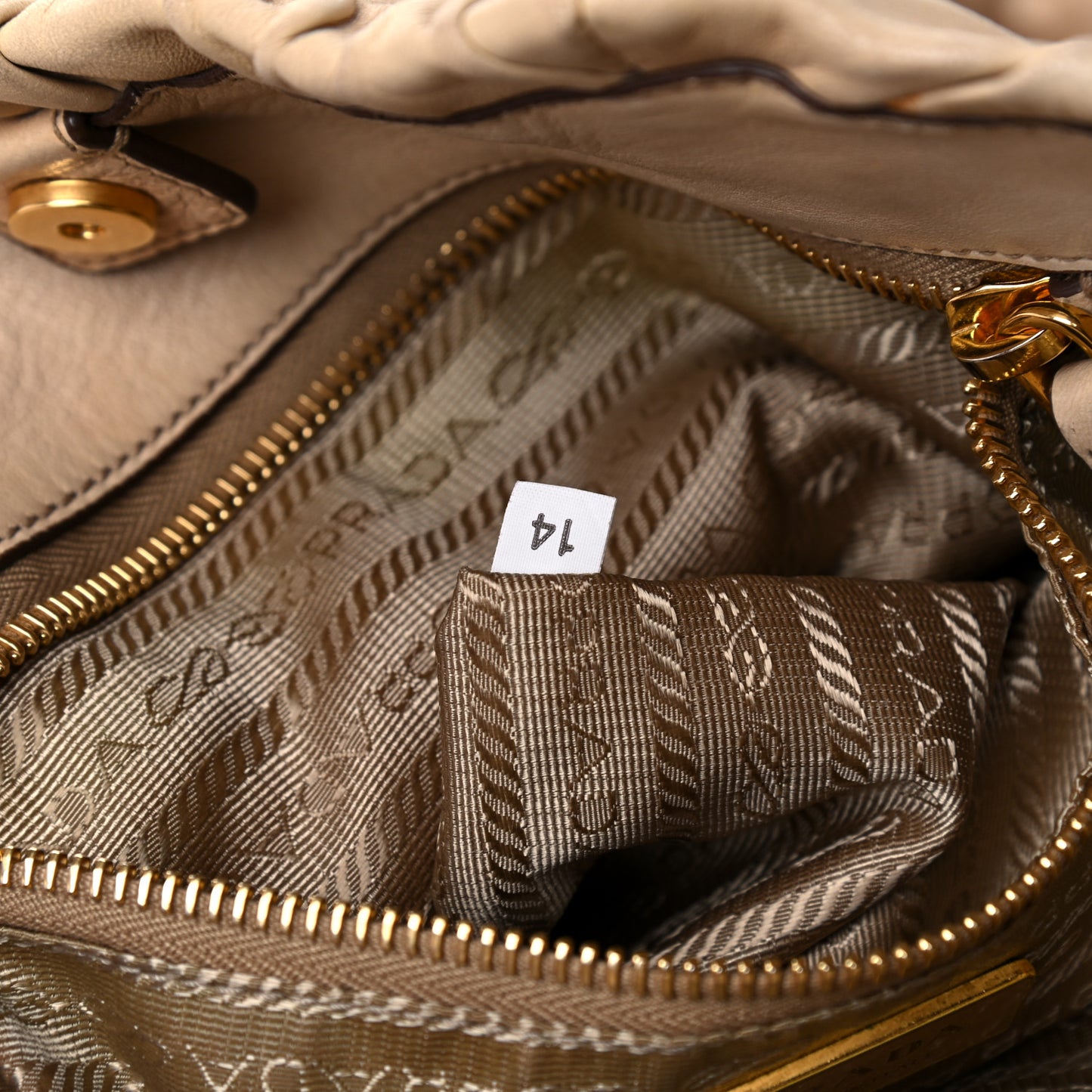 Nappa Gaufre Tote Cammeo