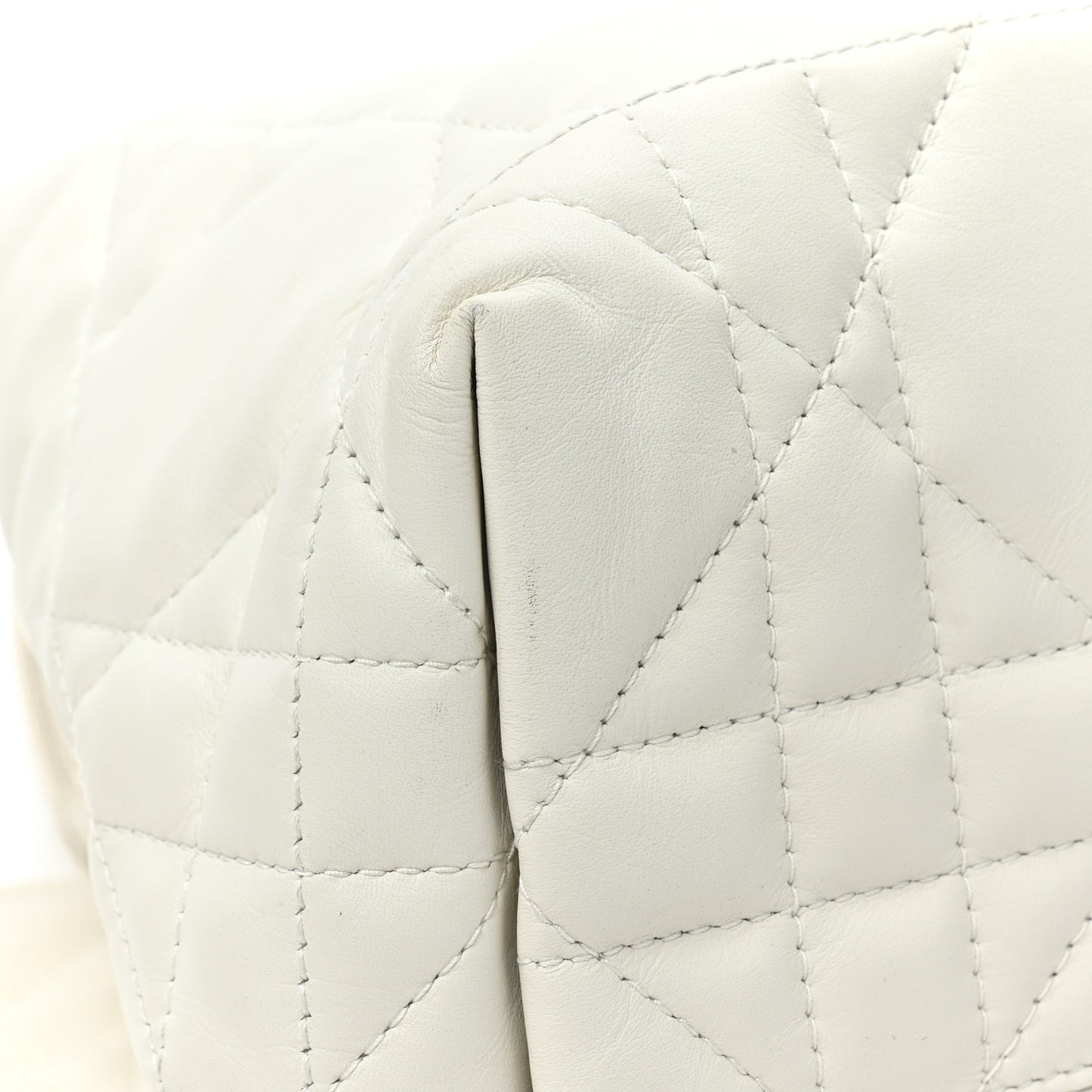 Calfskin Macrocannage Medium Toujours White White