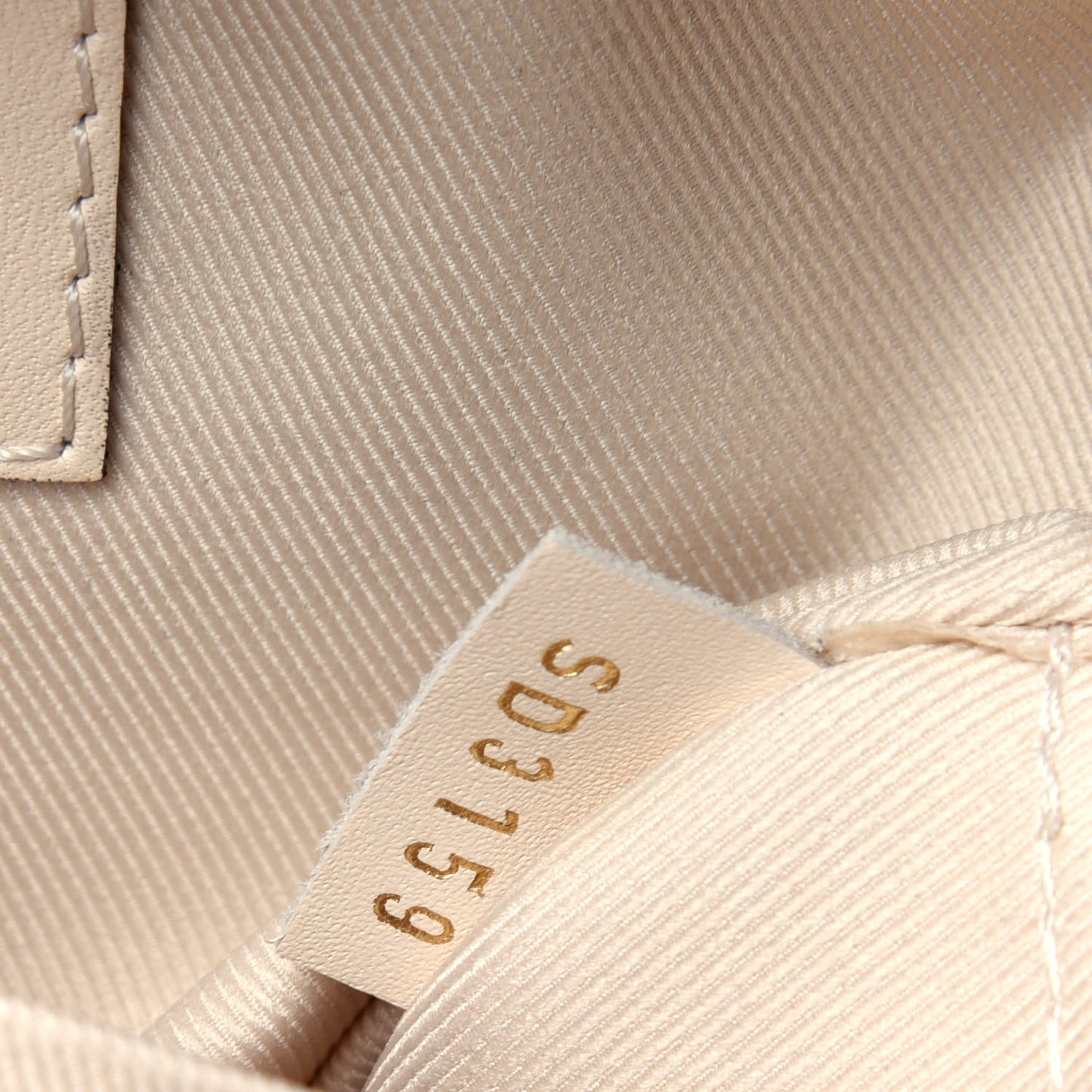 Monogram Saintonge Creme