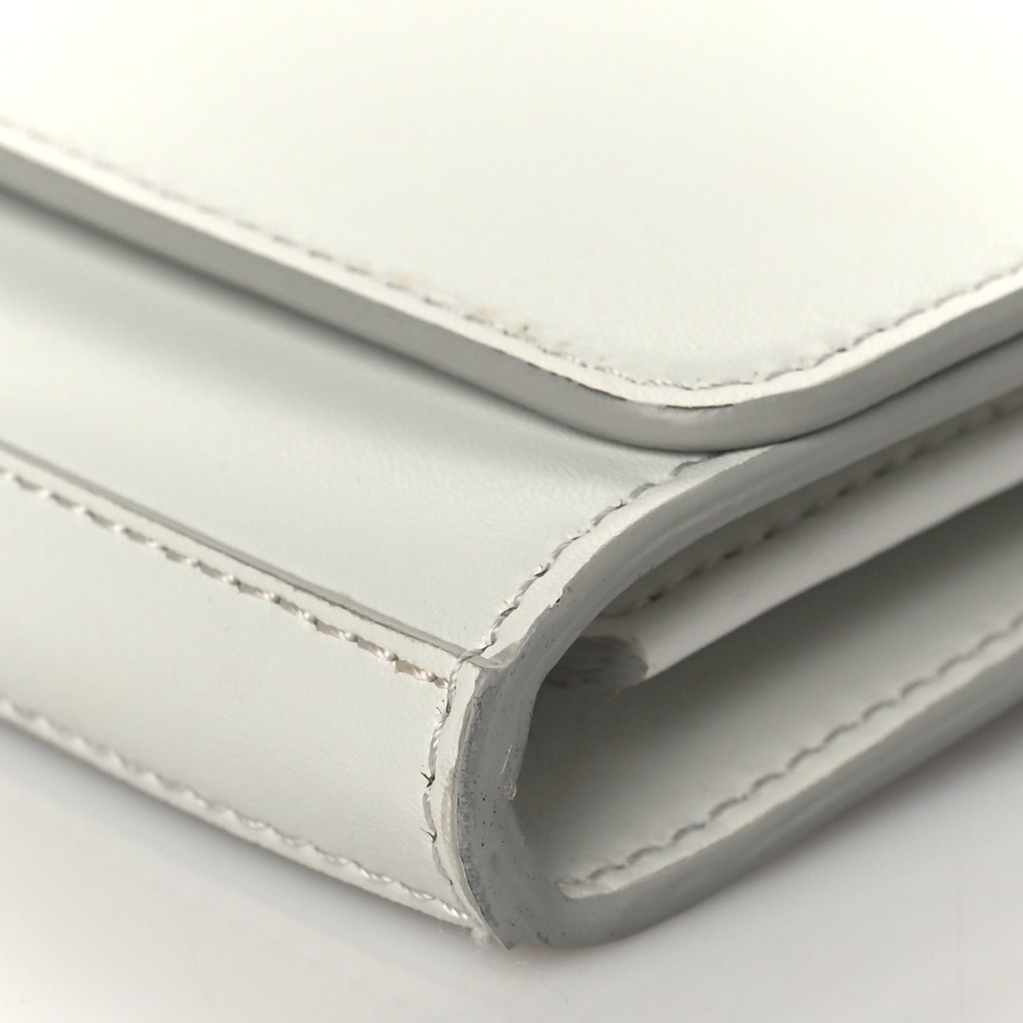 Vitello Liberty Lucido F is Fendi Wallet on Chain White