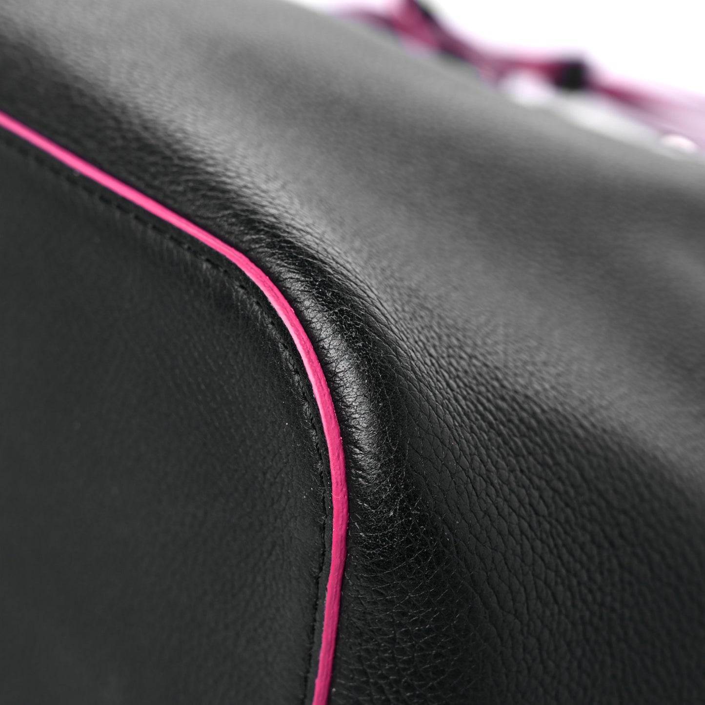 Calfskin Lockme Bucket Black