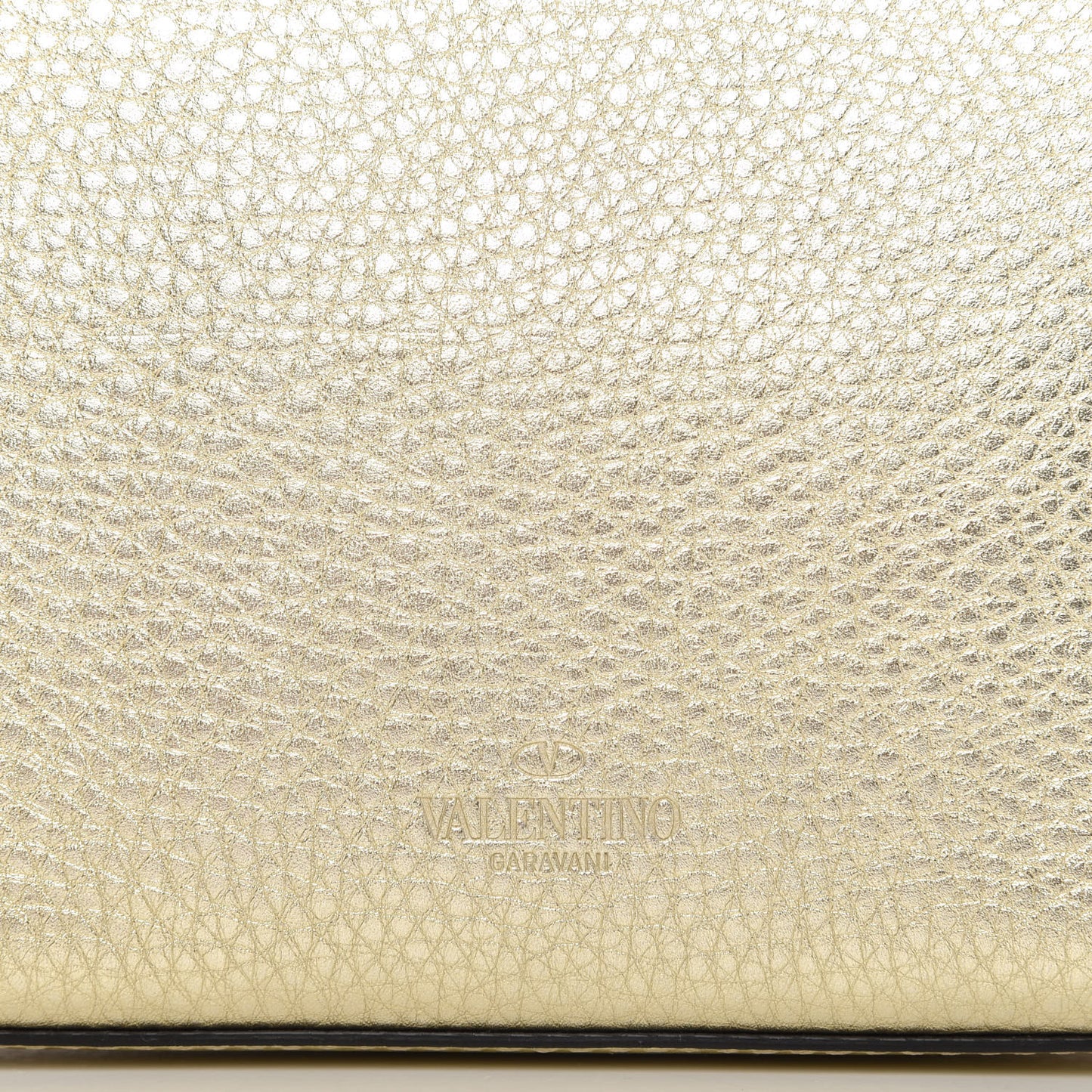 Metallic Pebbled Calfskin Medium Rockstud Flip Lock Crossbody Bag Platino
