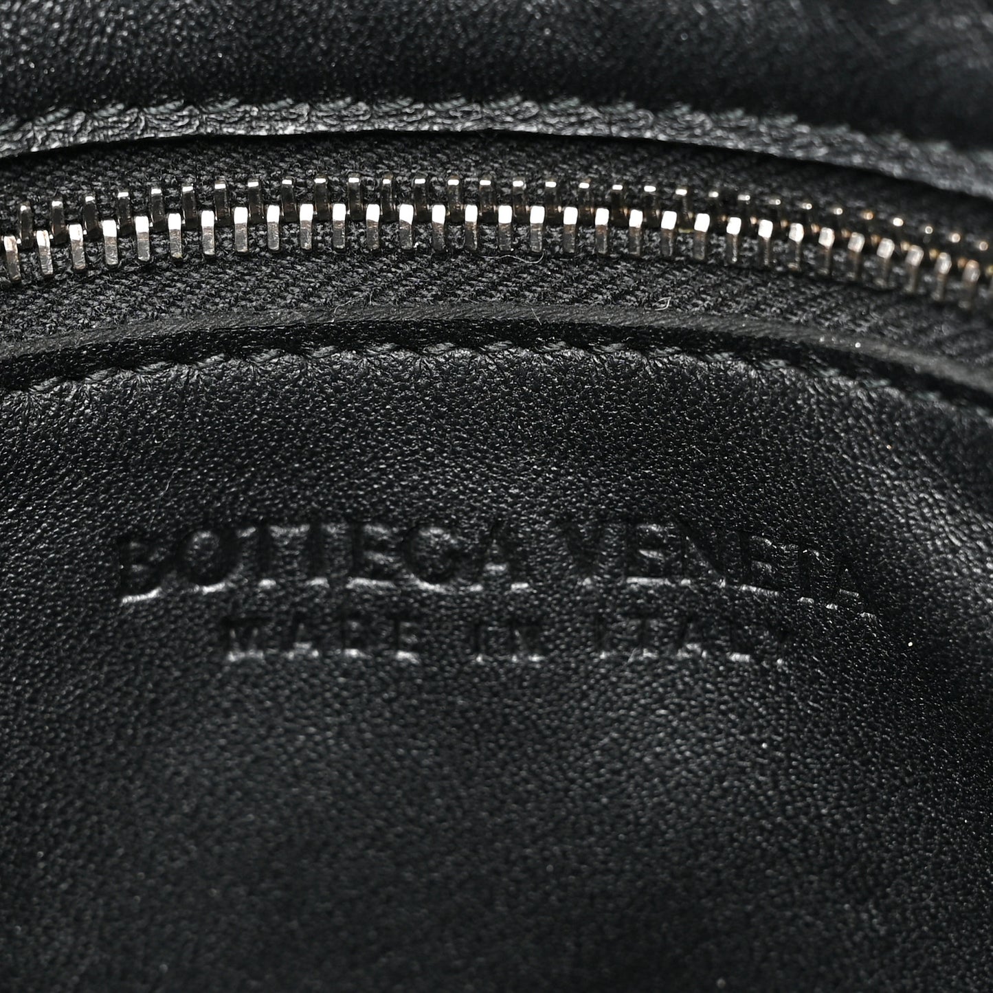 Lambskin Maxi Intrecciato Cassette Messenger Black