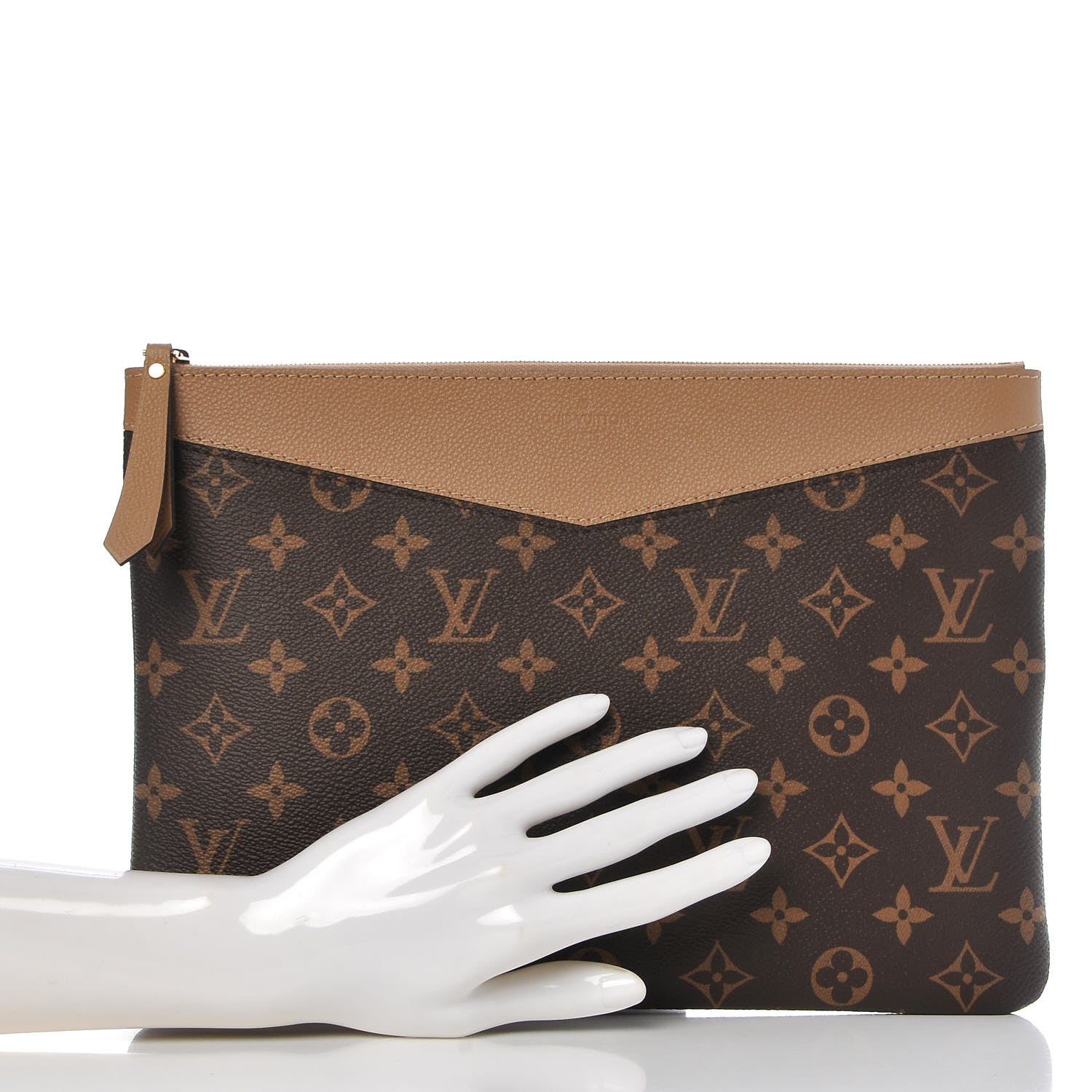 Louis Vuitton Monogram Daily Pouch Sesame 2 of 7