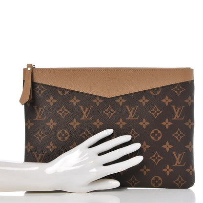 Louis Vuitton Monogram Daily Pouch Sesame 2 of 7