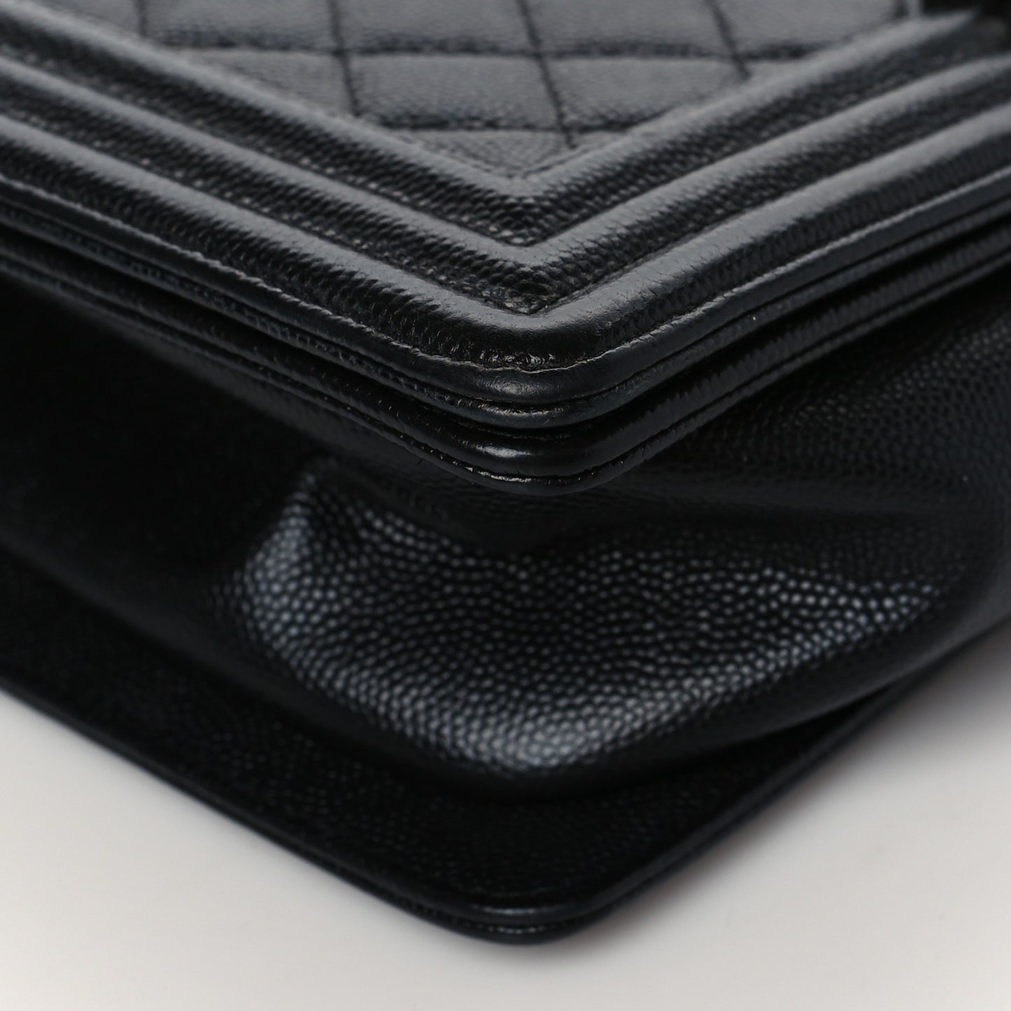 Caviar Quilted Medium Boy Flap Black