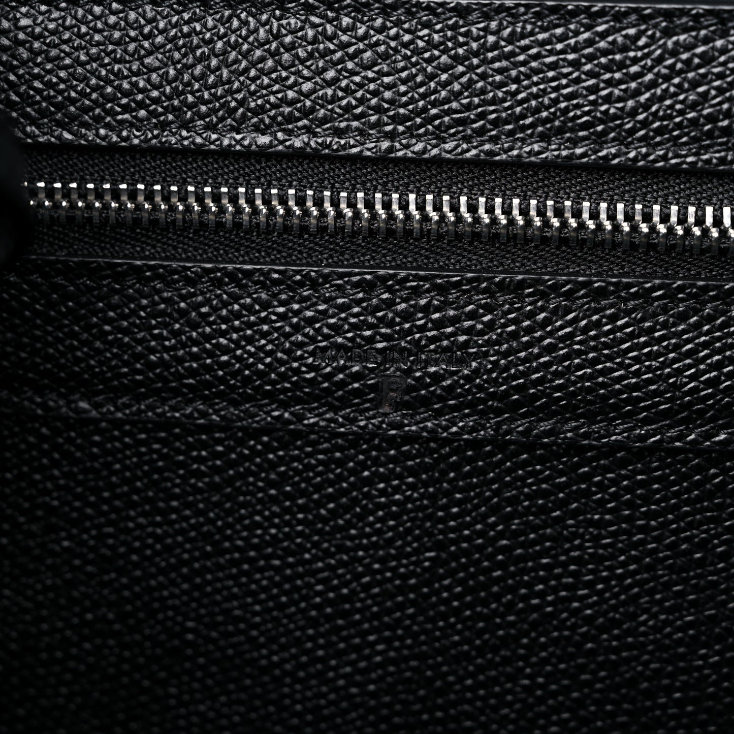 Grained Calfskin Small Vertical Cabas Black