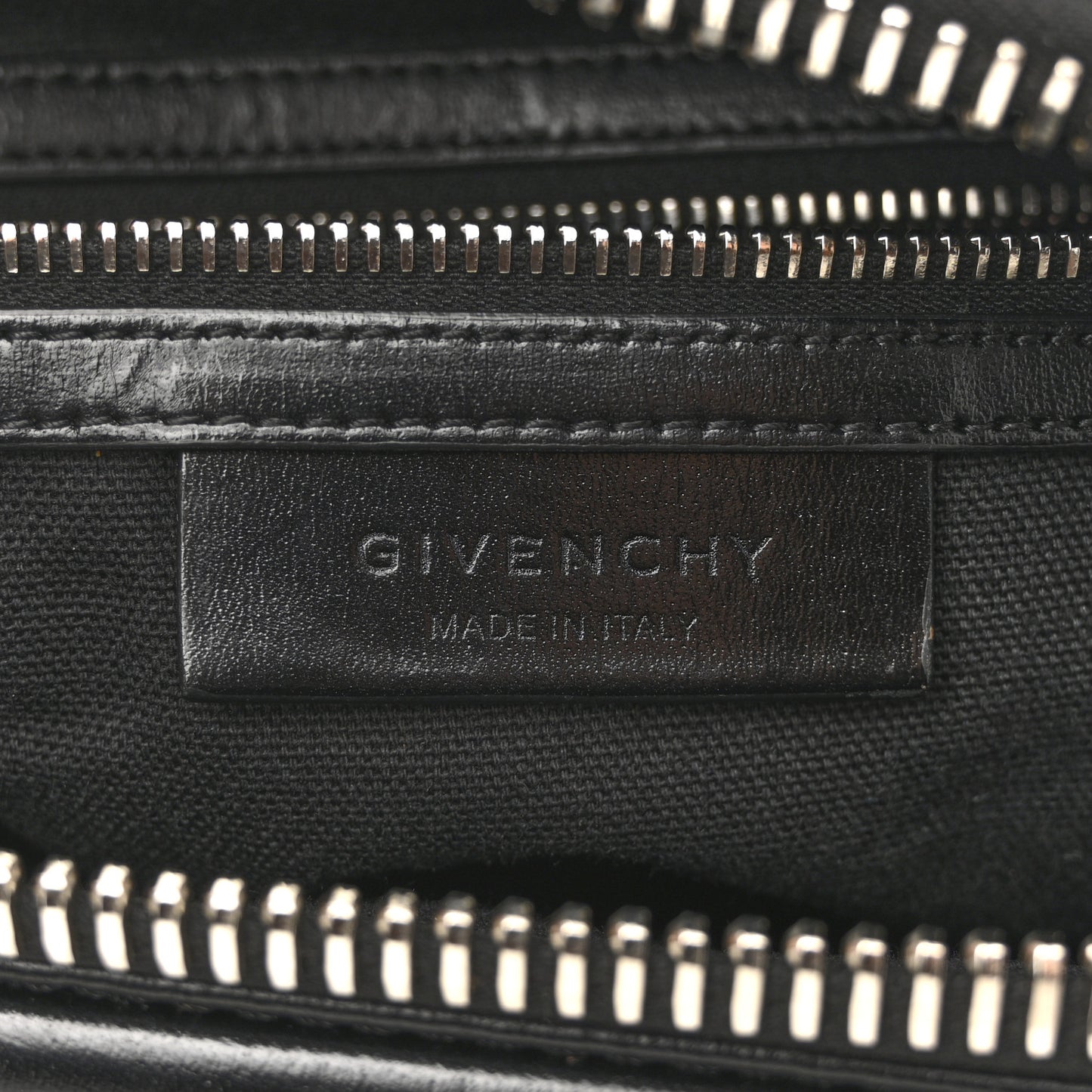 Shiny Lord Calfskin Small Antigona Black