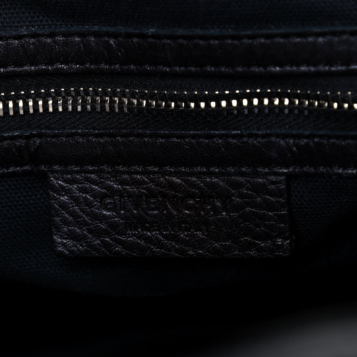 Waxy Grained Calfskin Medium Nightingale Black