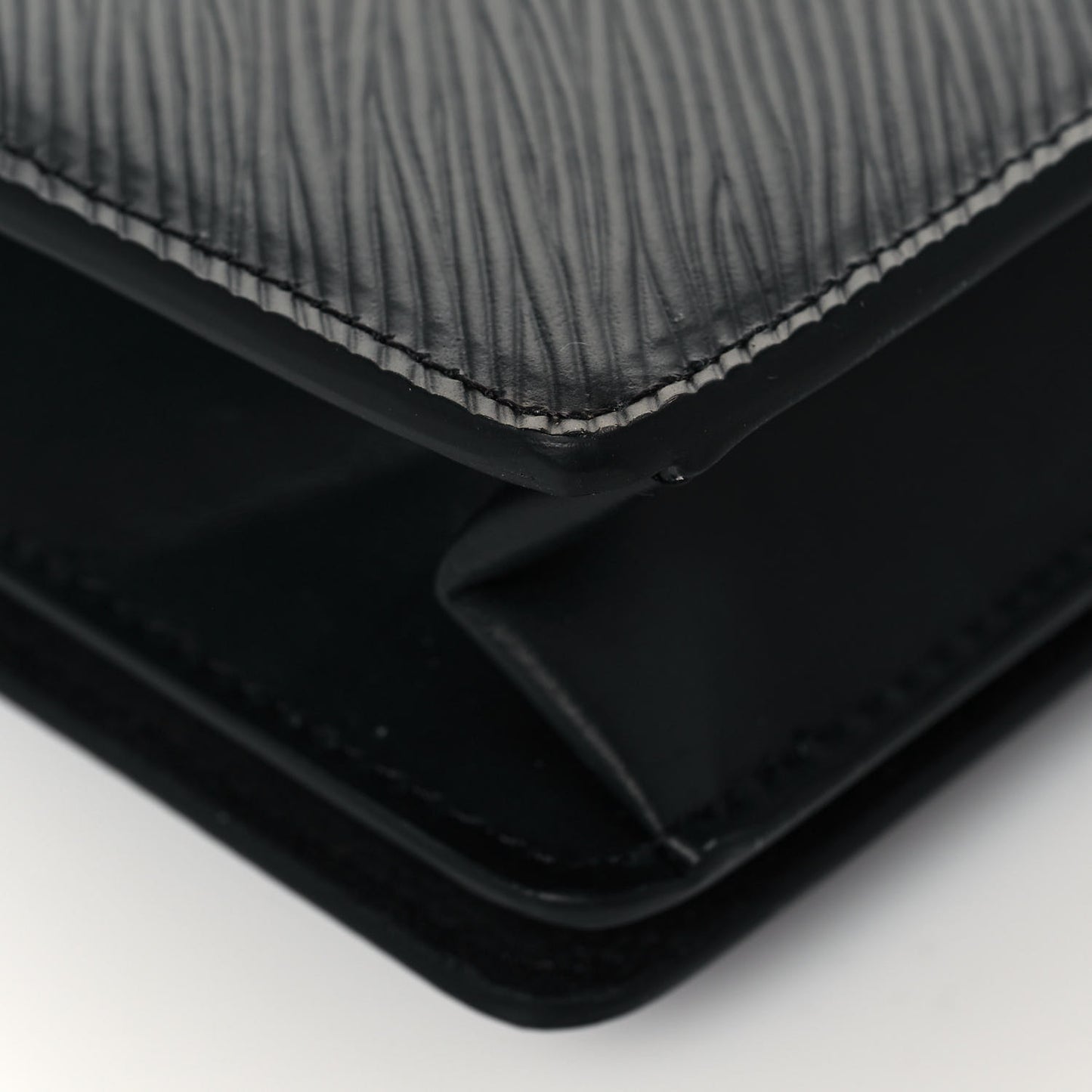 Epi Twist Belt Chain Wallet Black