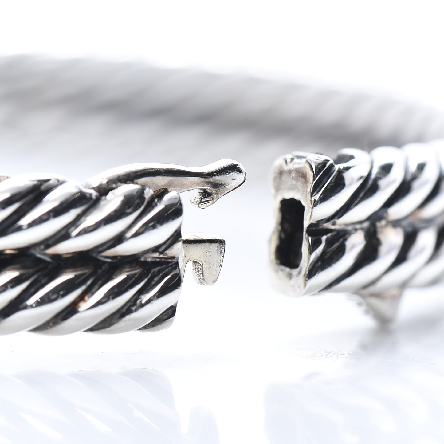 Sterling Silver Diamond Pave 10mm Single Loop Labyrinth Bracelet