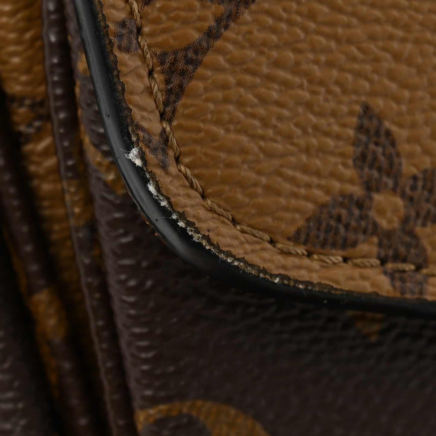 Reverse Monogram Pochette Metis