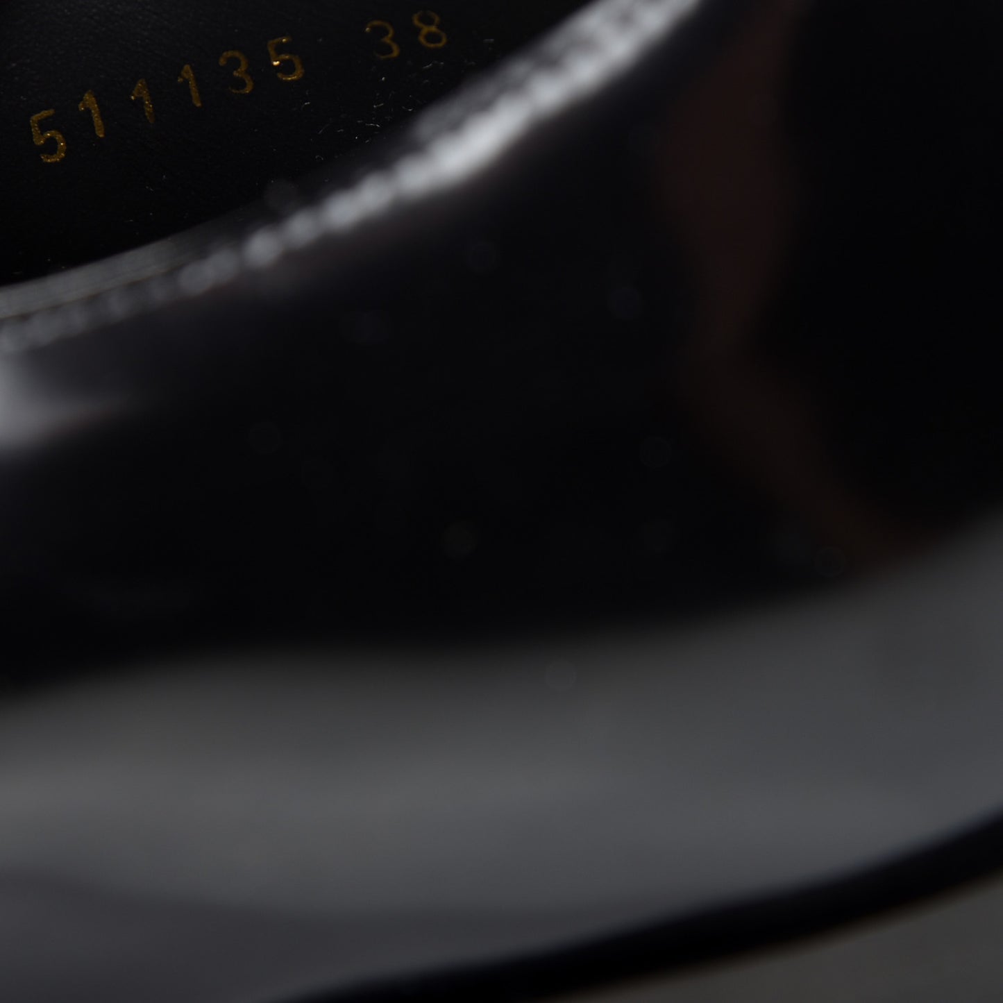 Patent Calfskin Montaigne 25 Uniform 38 Black