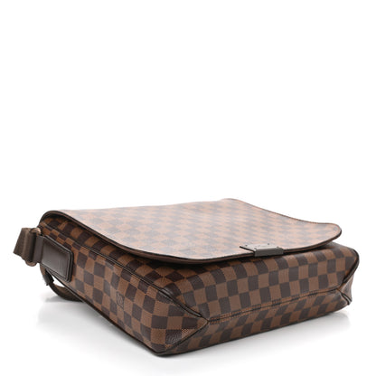 Louis Vuitton Damier Ebene District MM 4 of 9