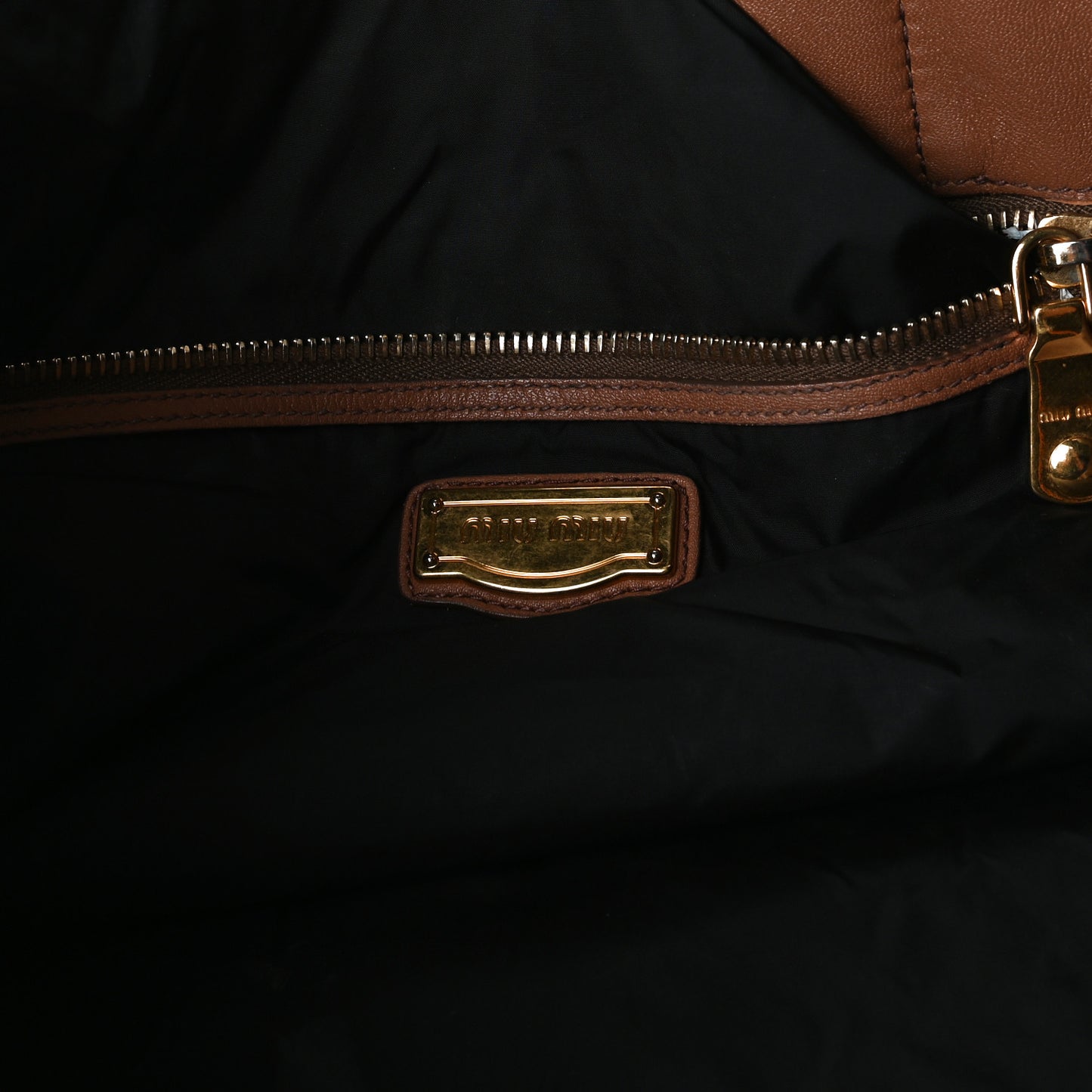 Vitello Soft Calf Tote Black Cannella