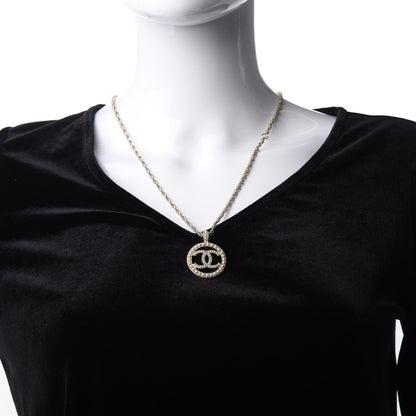 Chanel Pearl CC Round Pendant Necklace Gold 2 of 4