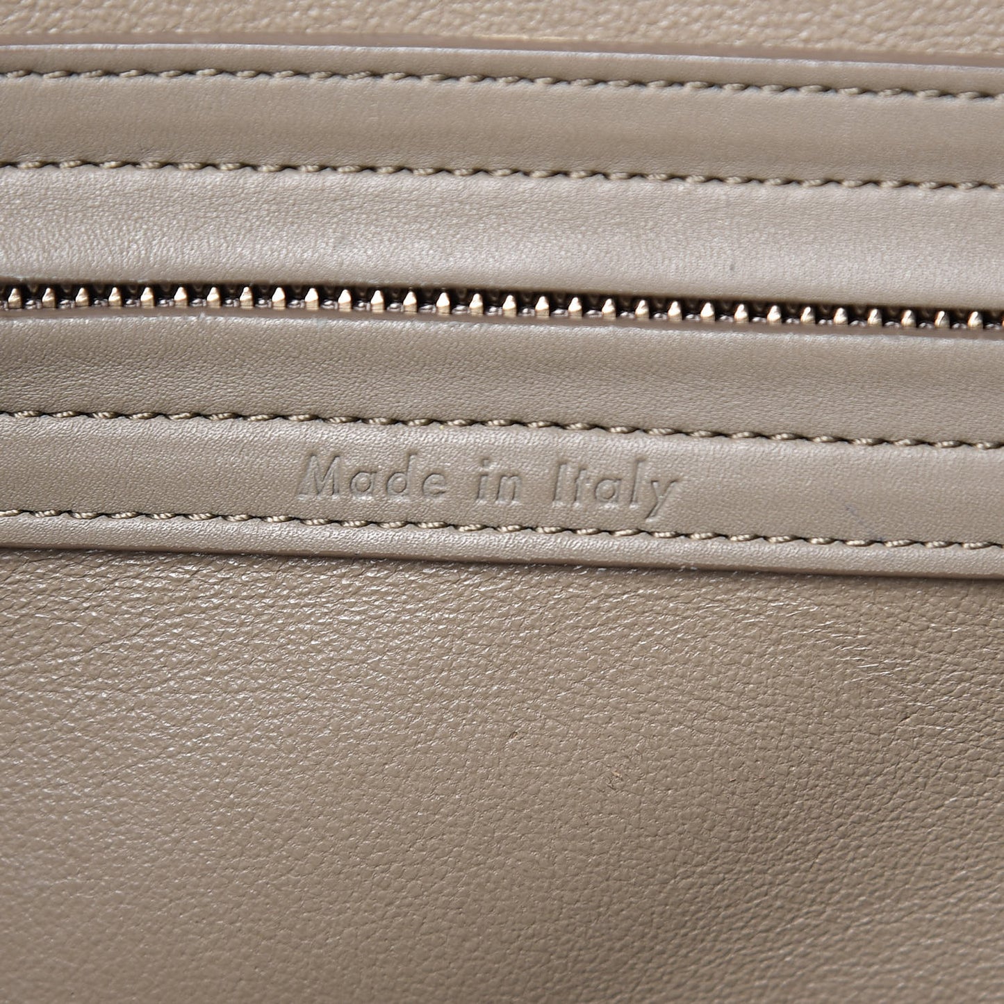 Crocodile Embossed Nubuck Medium Phantom Luggage Beige