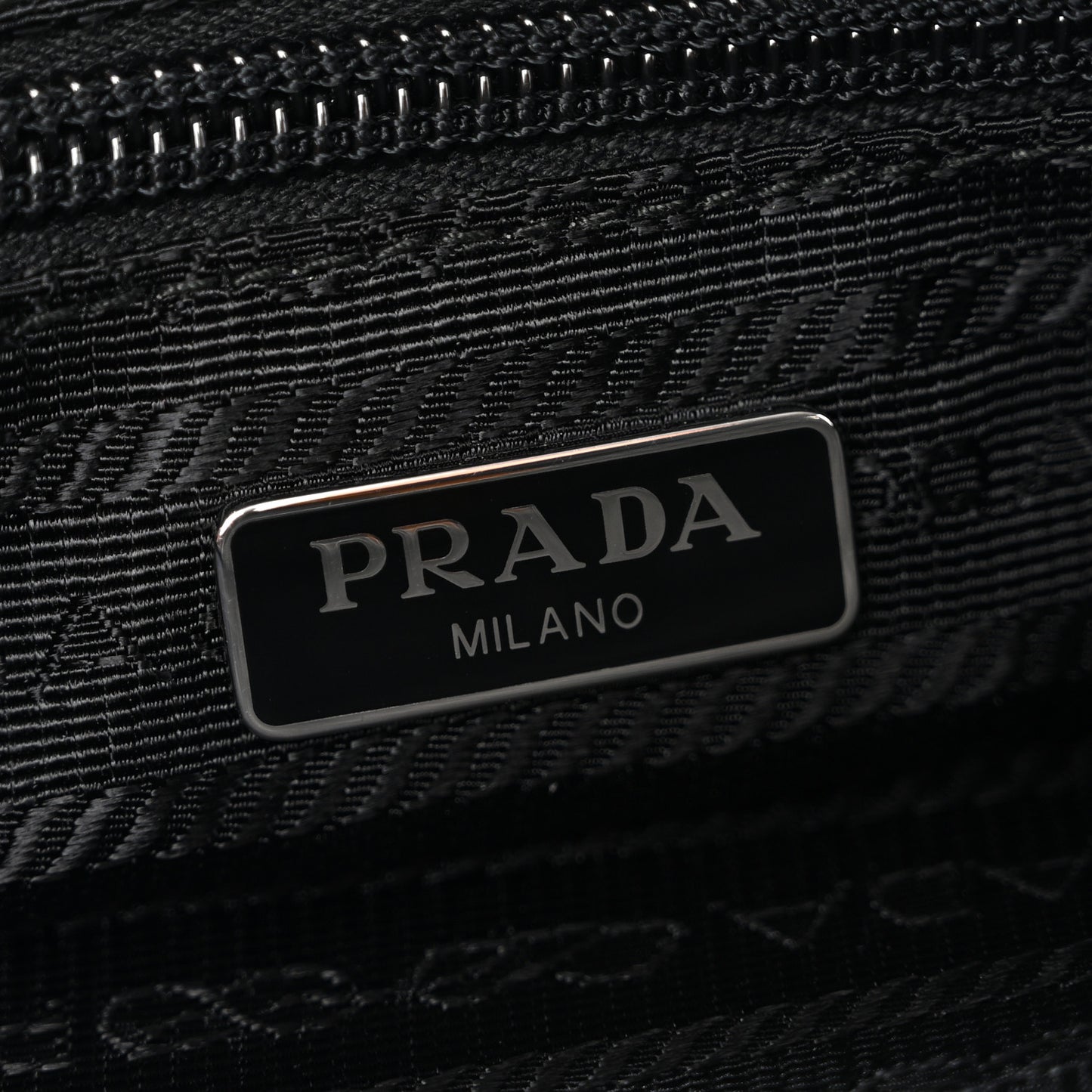 Re-Nylon Vela Pouch Black