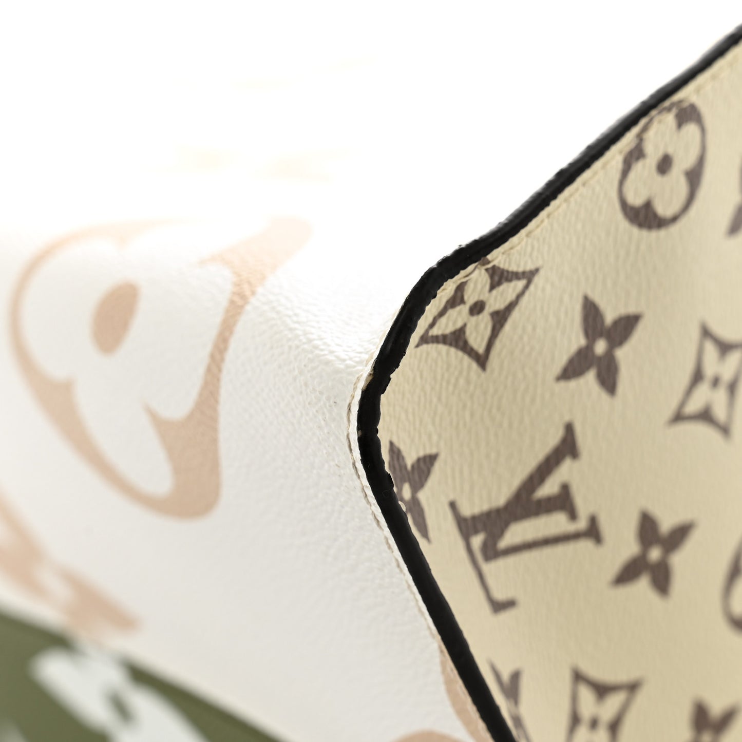 Monogram Giant Onthego GM Kaki Beige