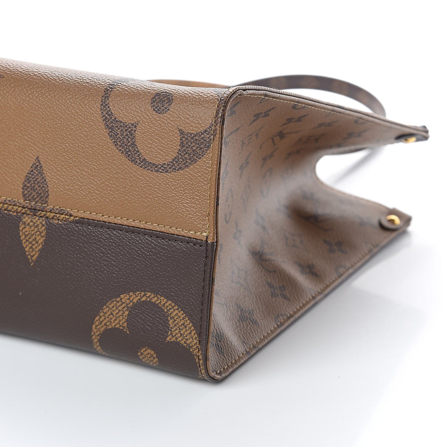 Reverse Monogram Giant Onthego MM