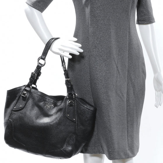 Vitello Daino Shoulder Bag Black