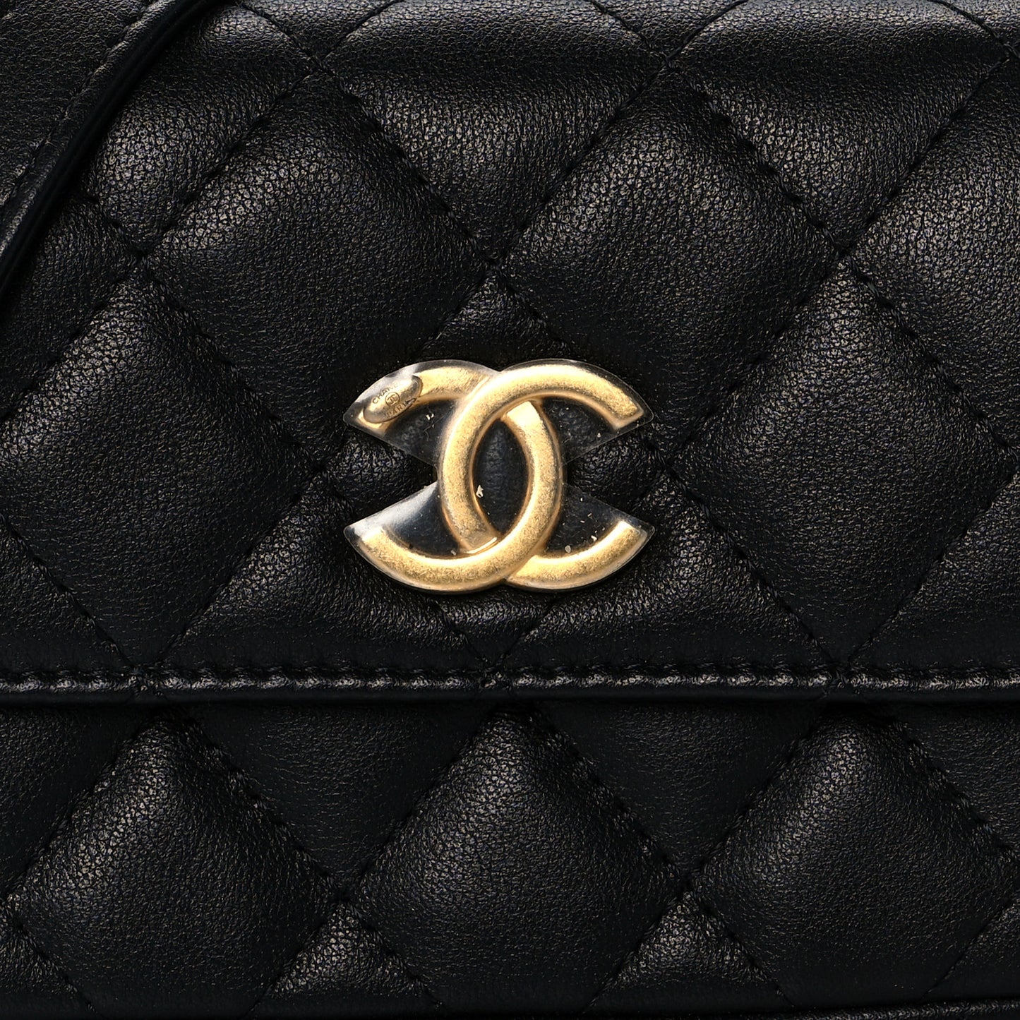Calfskin Quilted About Pearls Card Holder Flap With Chain Black