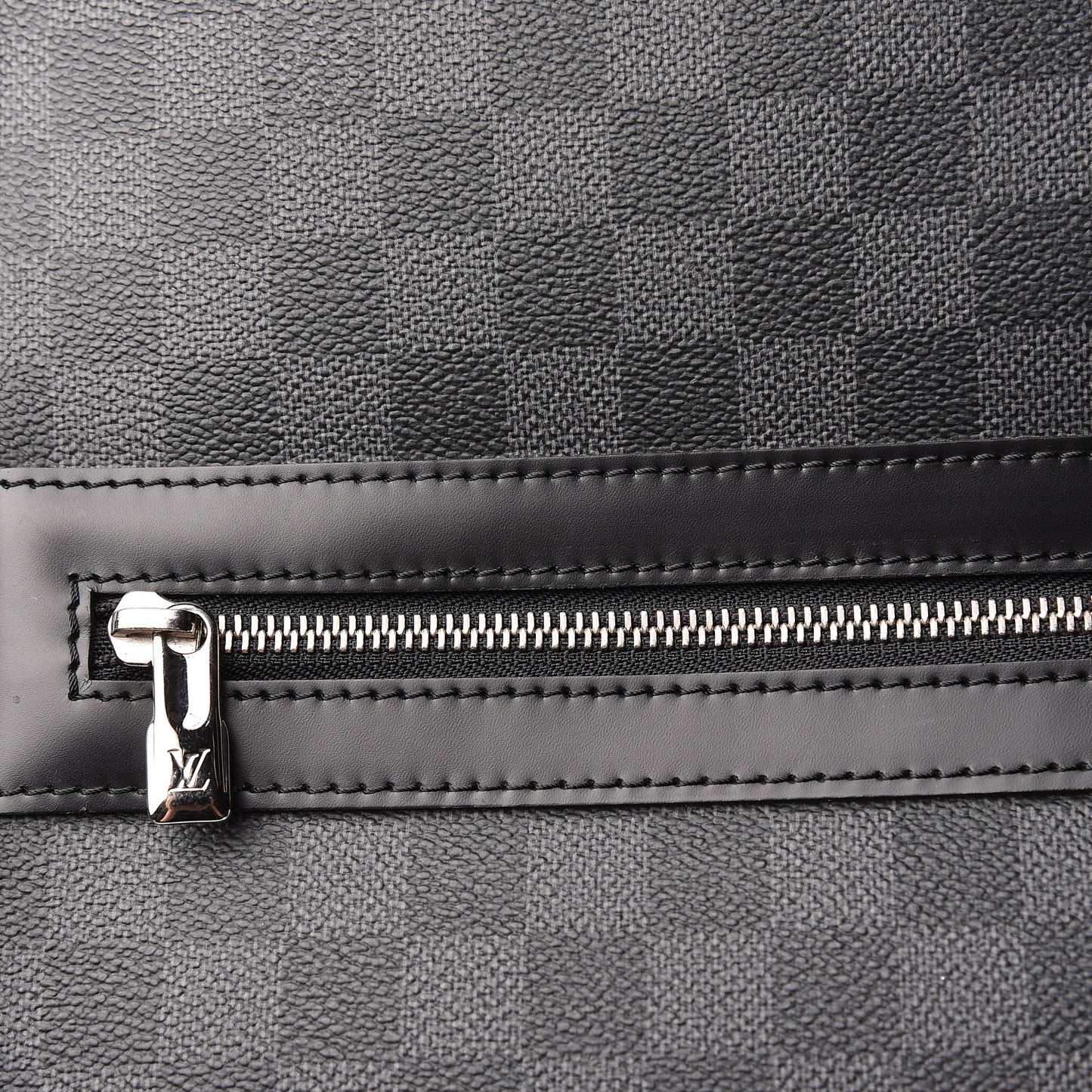 Damier Graphite Pegase 65