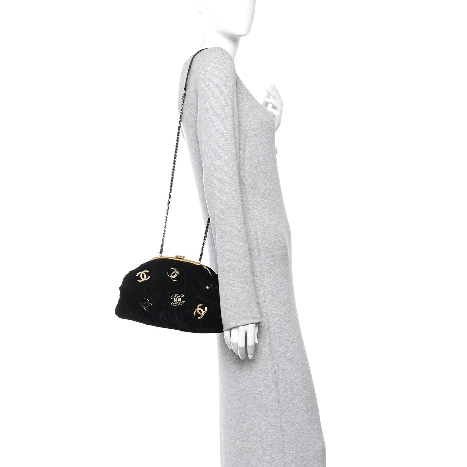 Chanel Velvet Enamel CC Kiss Lock Clutch Black 1877690 – FASHIONPHILE