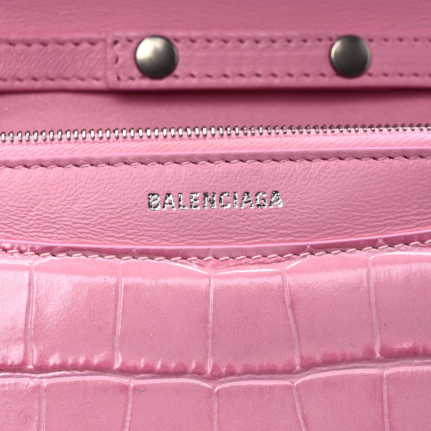 Patent Crocodile Embossed B Wallet On Chain Pink
