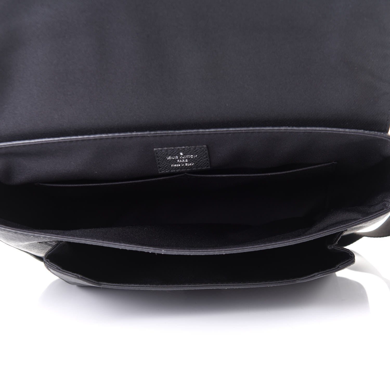 Louis Vuitton Taigarama Messengerama Black 5 of 9