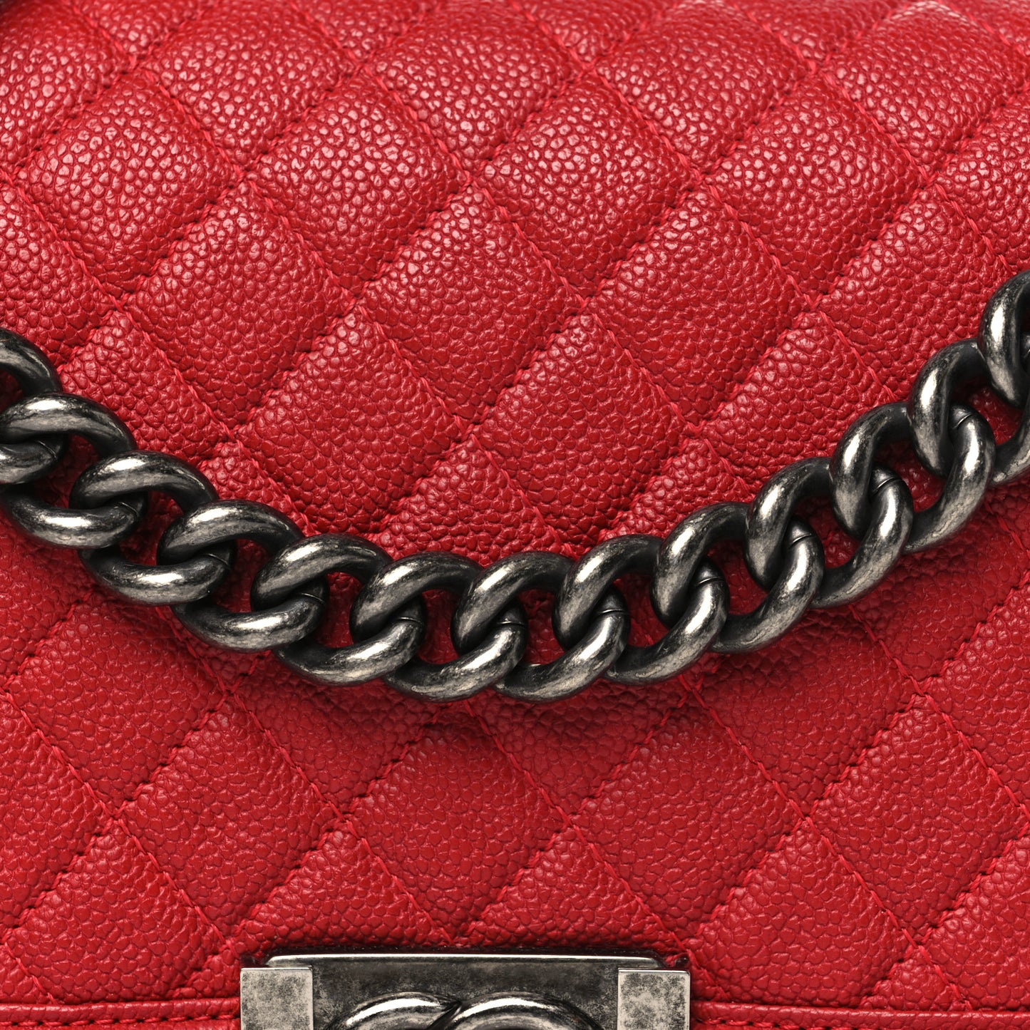 Caviar Quilted Medium Boy Flap Red