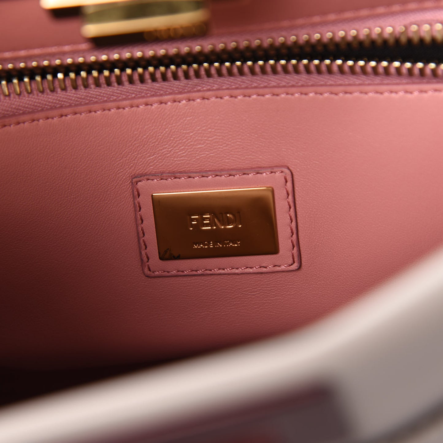 Vitello Seta Shiny Nappa Medium Peekaboo Iconic Satchel Grigio Polvere Bois de Rose