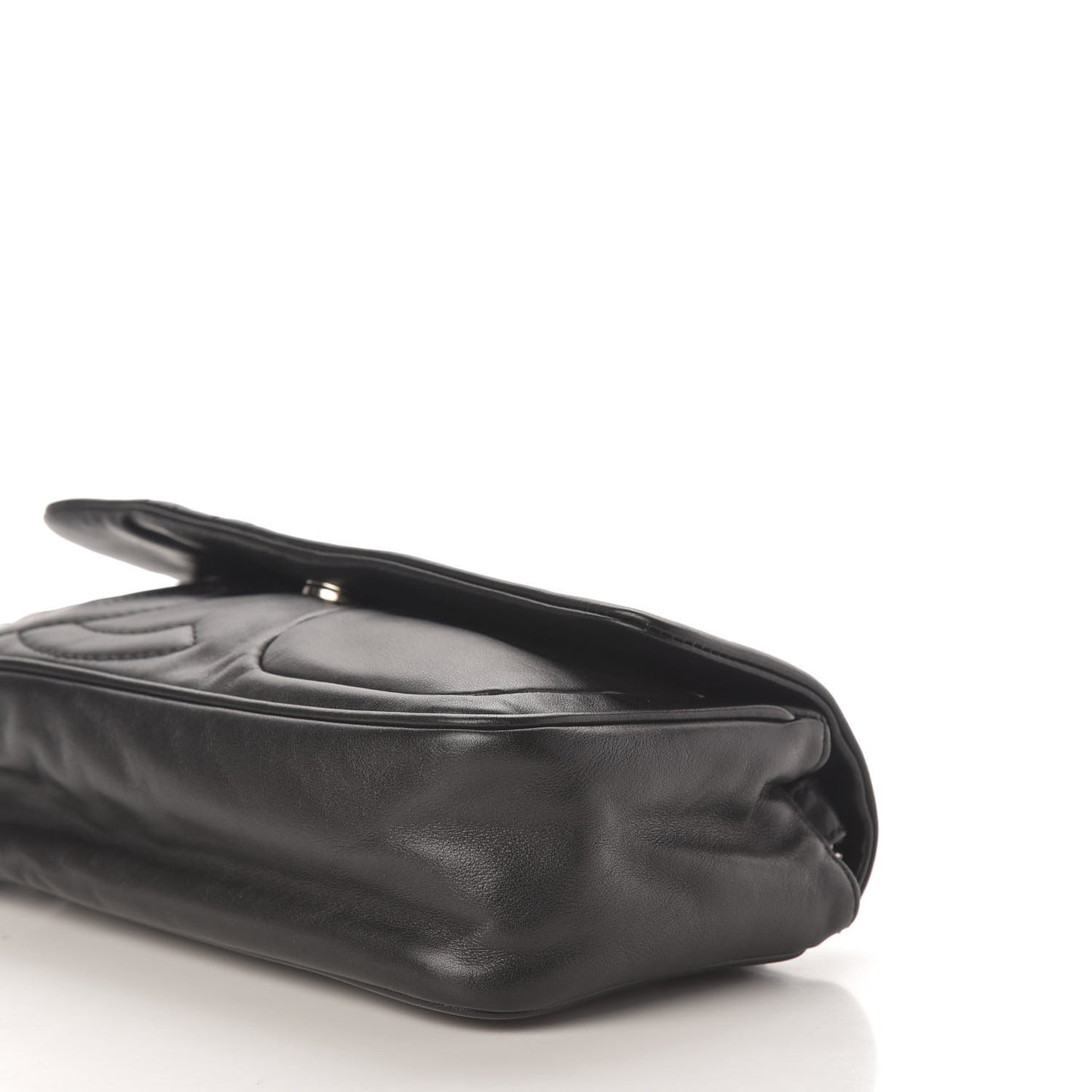Calfskin Diagonal Ligne Medium Flap Black