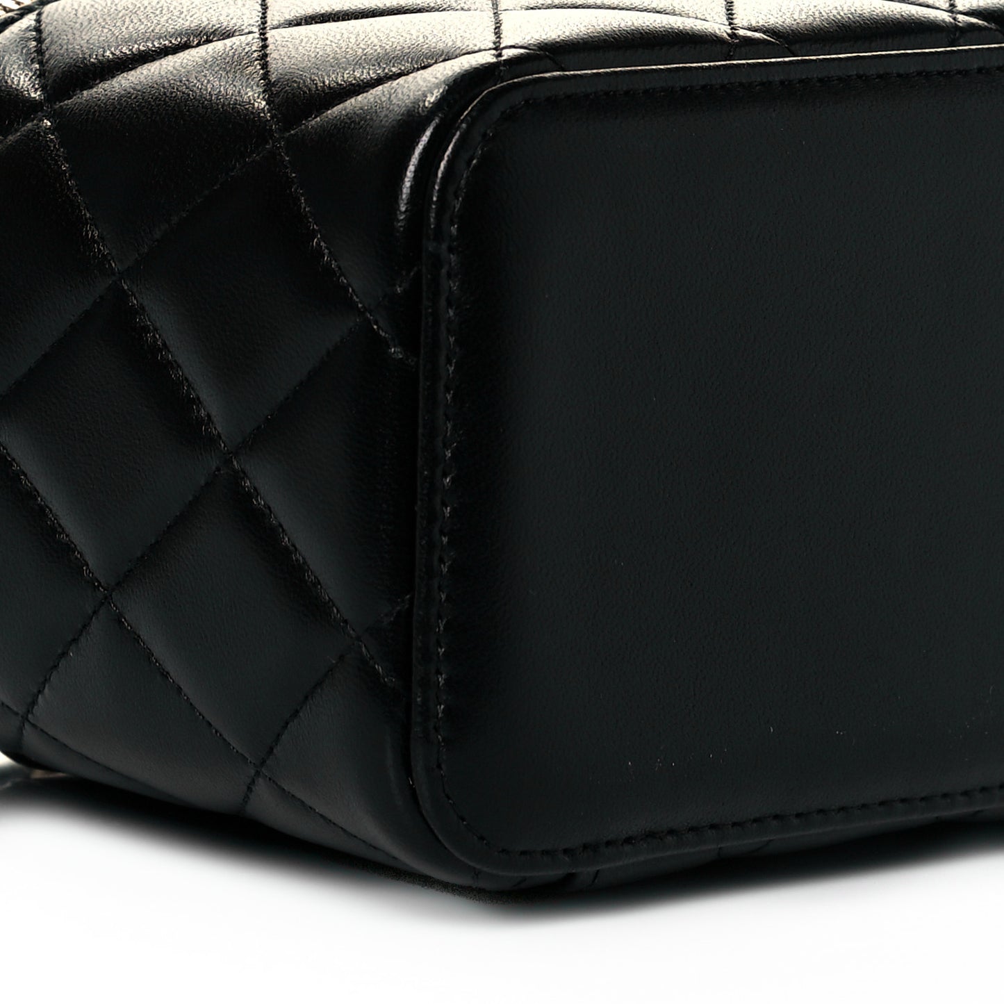 Lambskin Quilted Small Top Handle Vanity Case With Chain Black