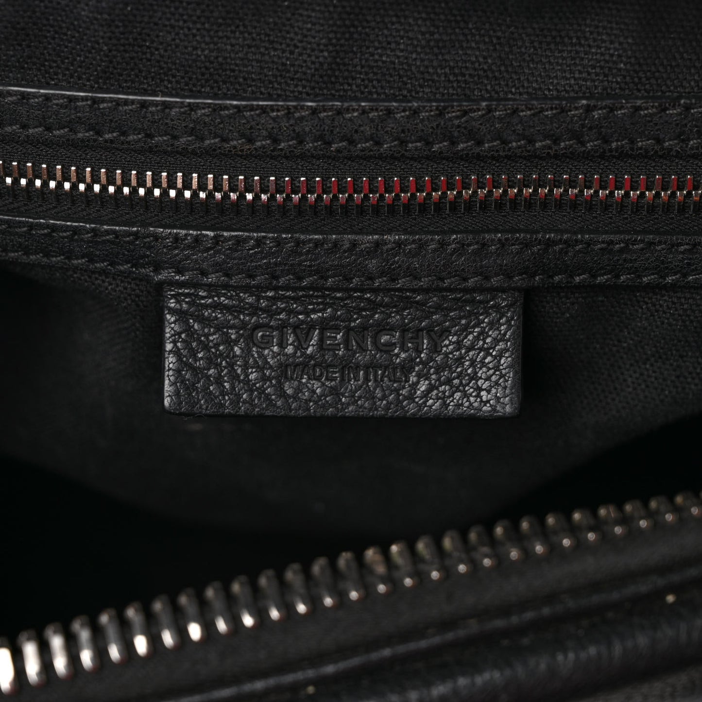 Sugar Goatskin Medium Antigona Black