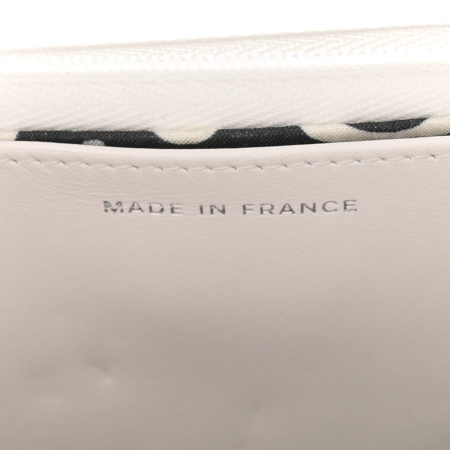 Caviar Quilted CC Logo Wallet on Chain WOC  White