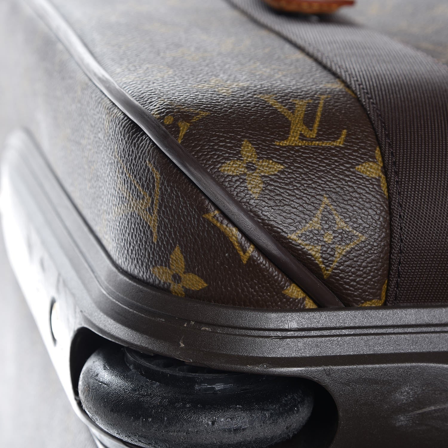 Louis Vuitton Monogram Pegase 55 13 of 18