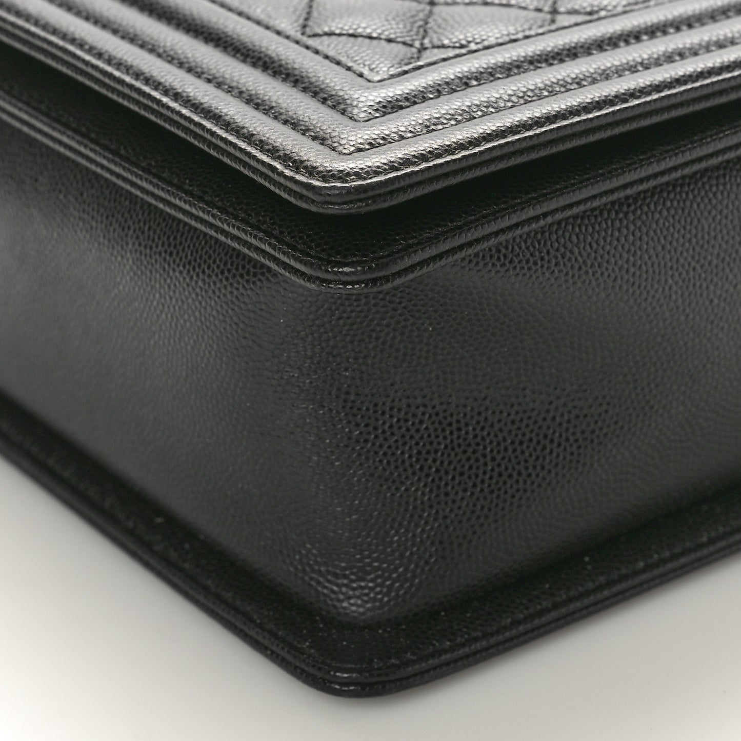 Caviar Quilted Large Boy Flap Black