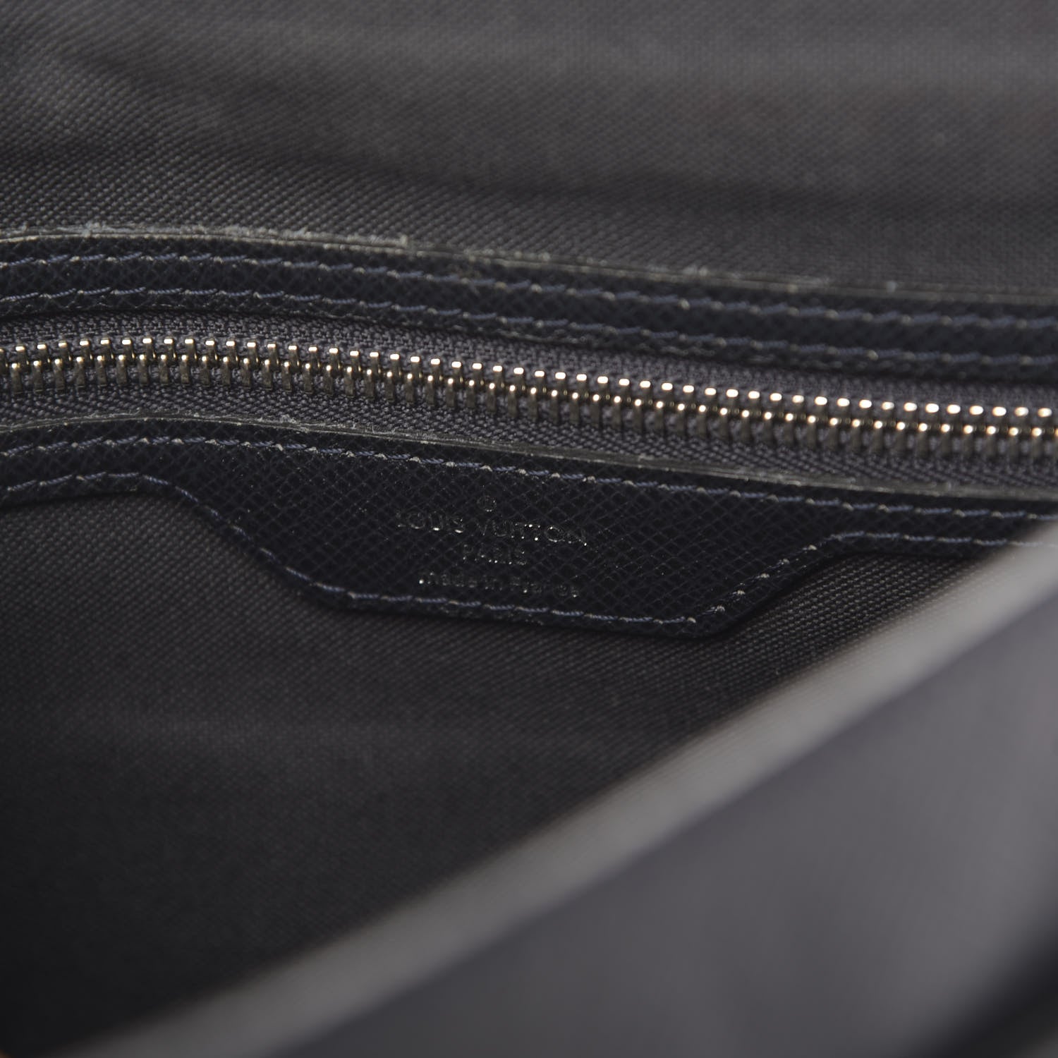Louis Vuitton Taiga Roman MM Messenger Boreal 6 of 18