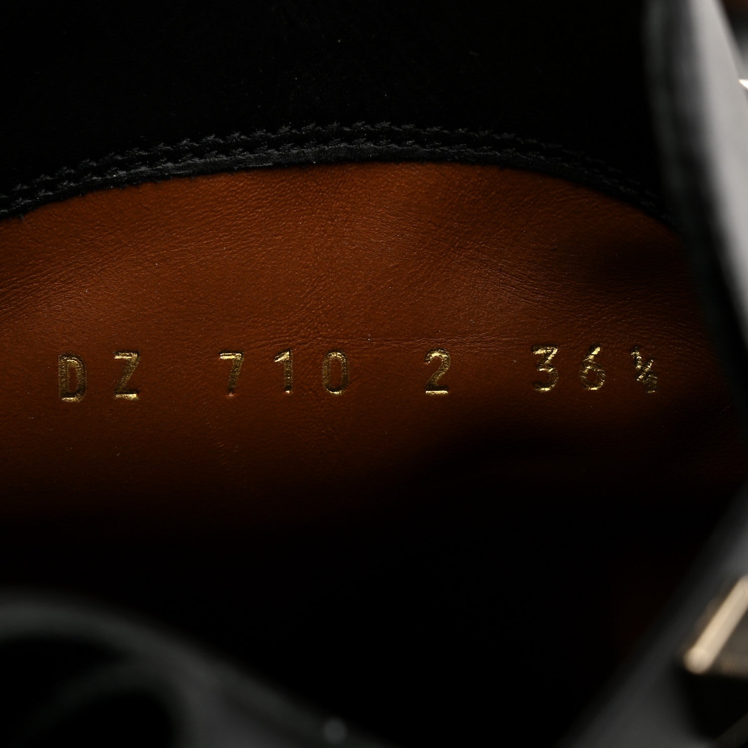 ベルニョロ Valentino Garavani Pebbled Calfskin Rockstud Double Buckle