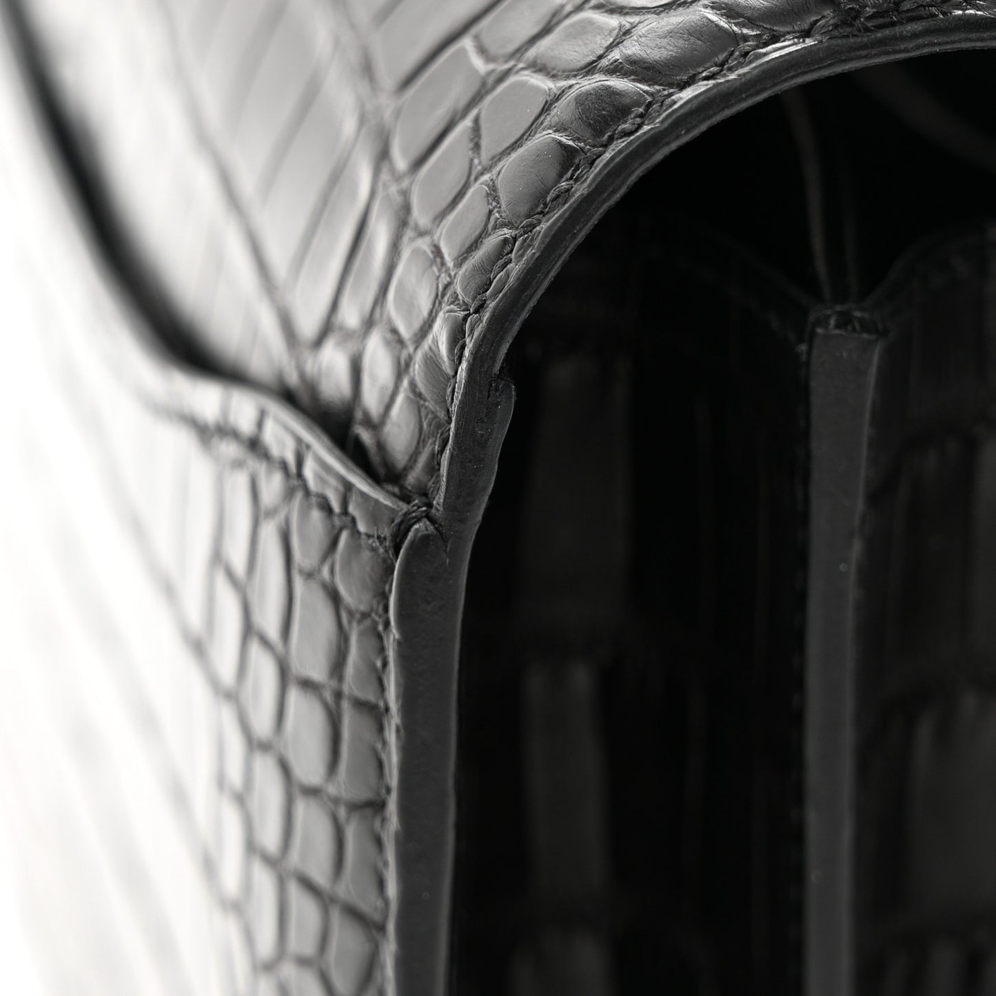 Matte Alligator Lizard Constance 18 Black Ombre