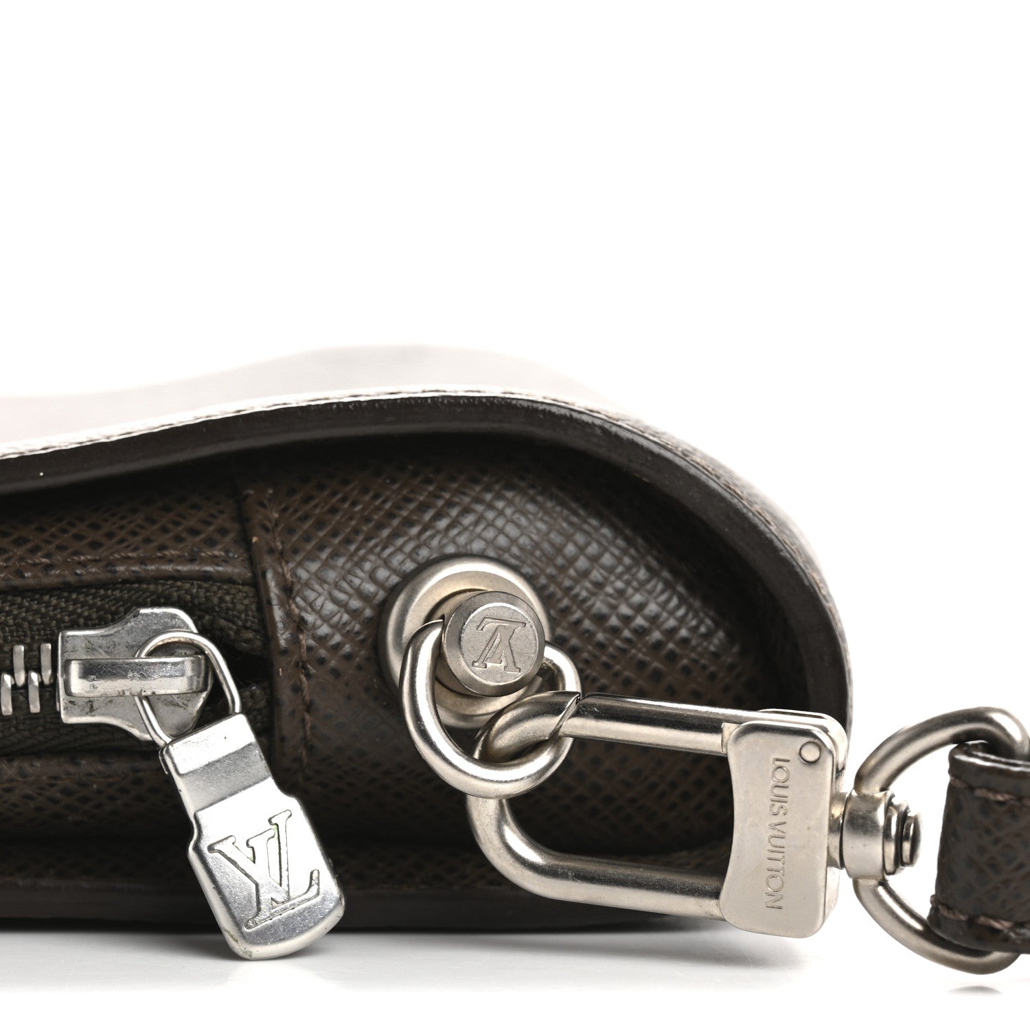 Louis Vuitton Taiga Baikal Pochette Grizzli 9 of 9