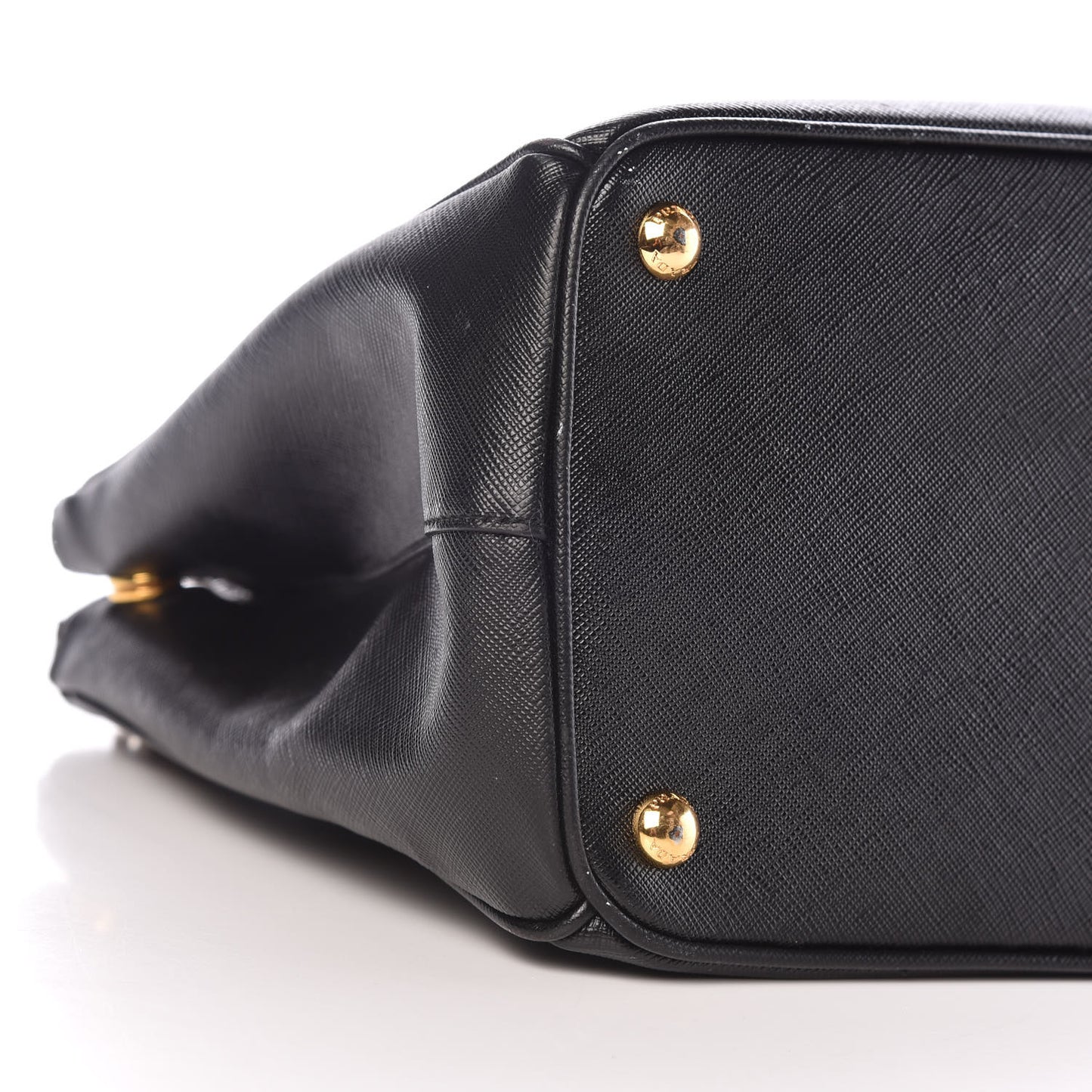 Saffiano Medium Galleria Double Zip Tote Black