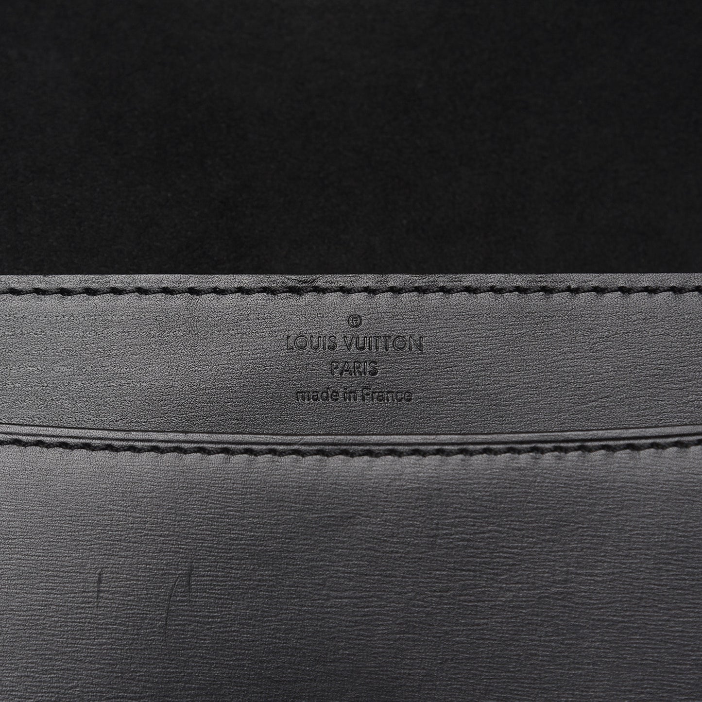 Calfskin Chain Louise GM Black