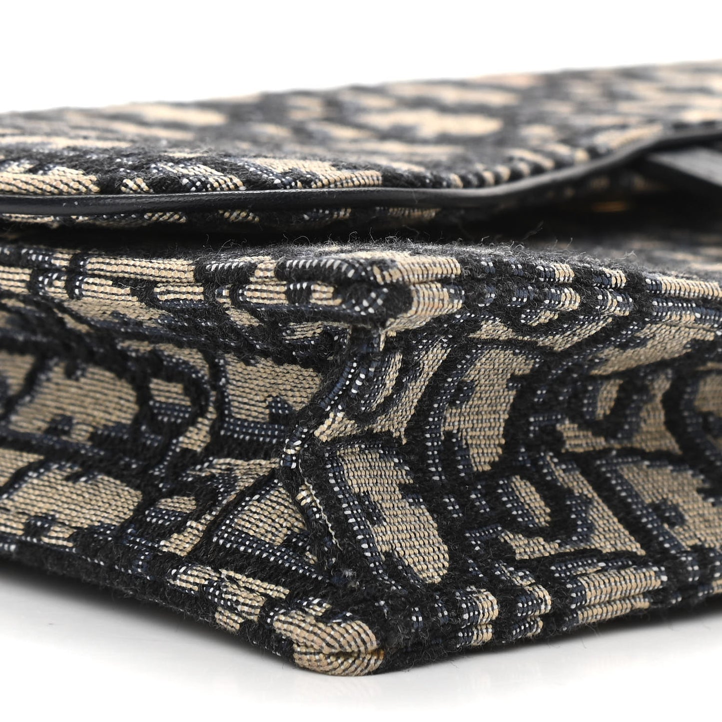 Oblique Saddle Chain Pouch Blue