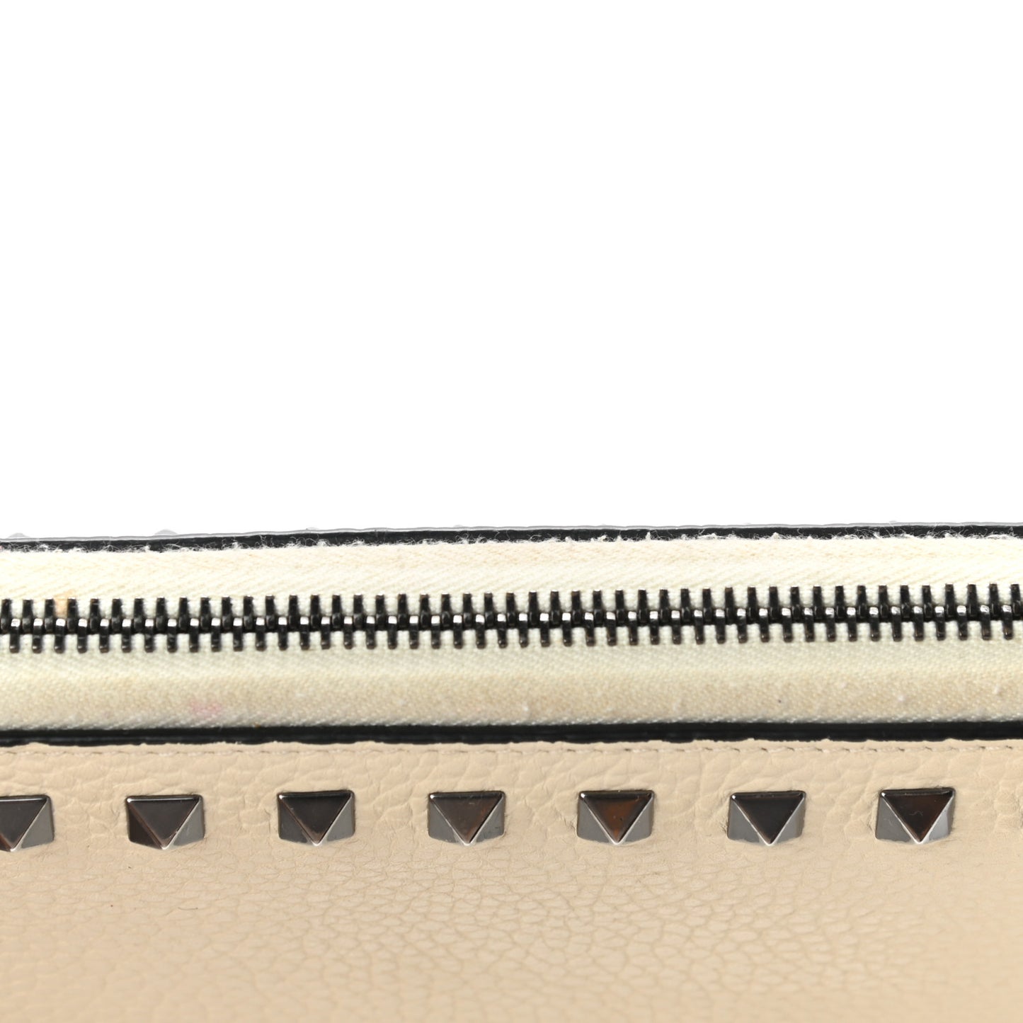 Pebbled Calfskin Rockstud Zip Around Wallet Ivory