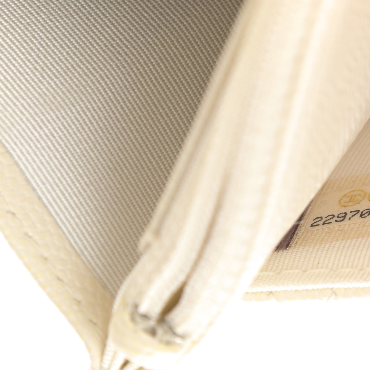 Caviar Quilted Wallet On Chain WOC White