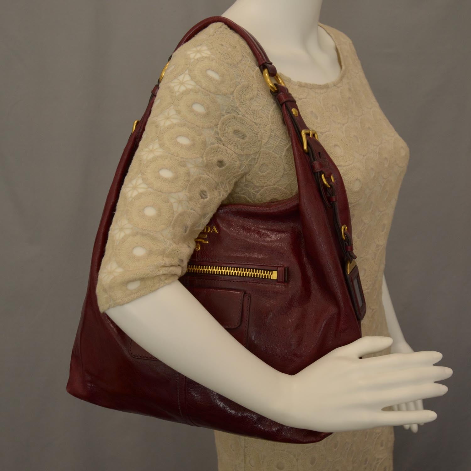 Prada Vitello Shine Hobo Amaranto 2 of 8