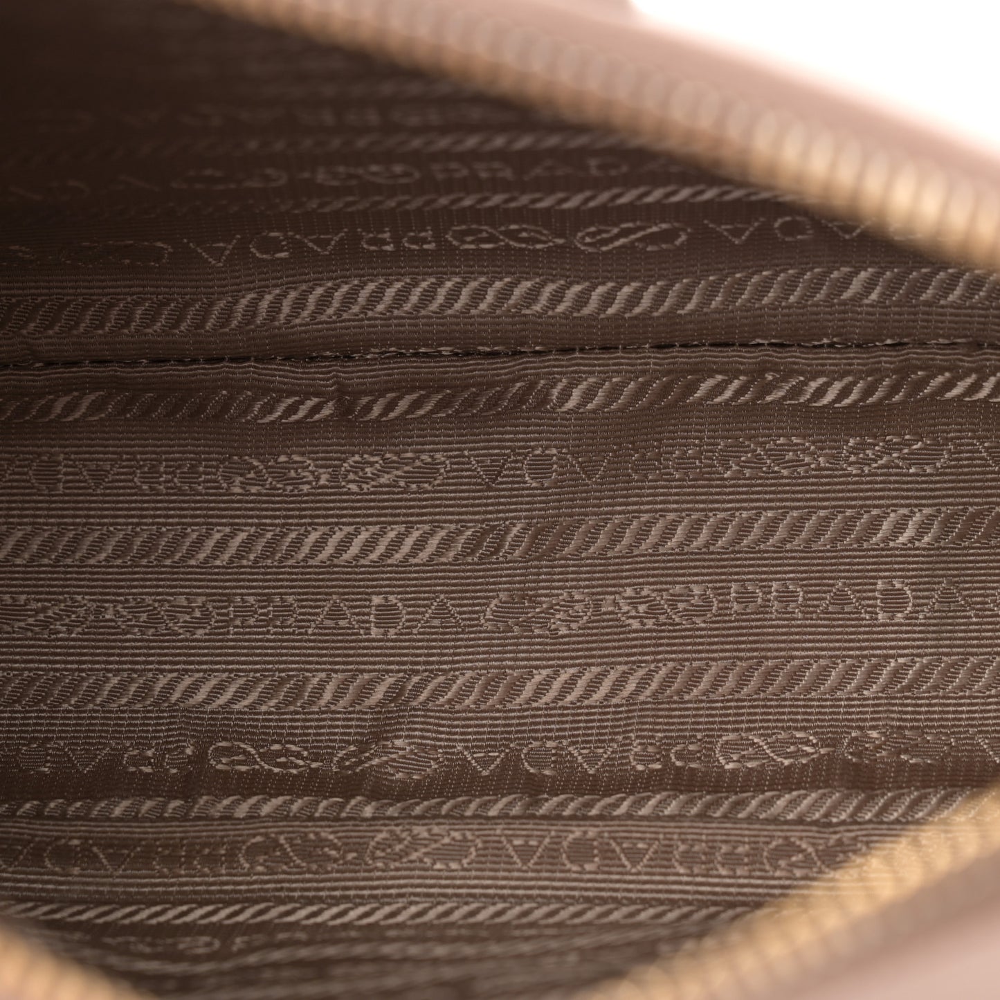 Saffiano Lux Re-Edition 2005 Shoulder Bag Cammeo